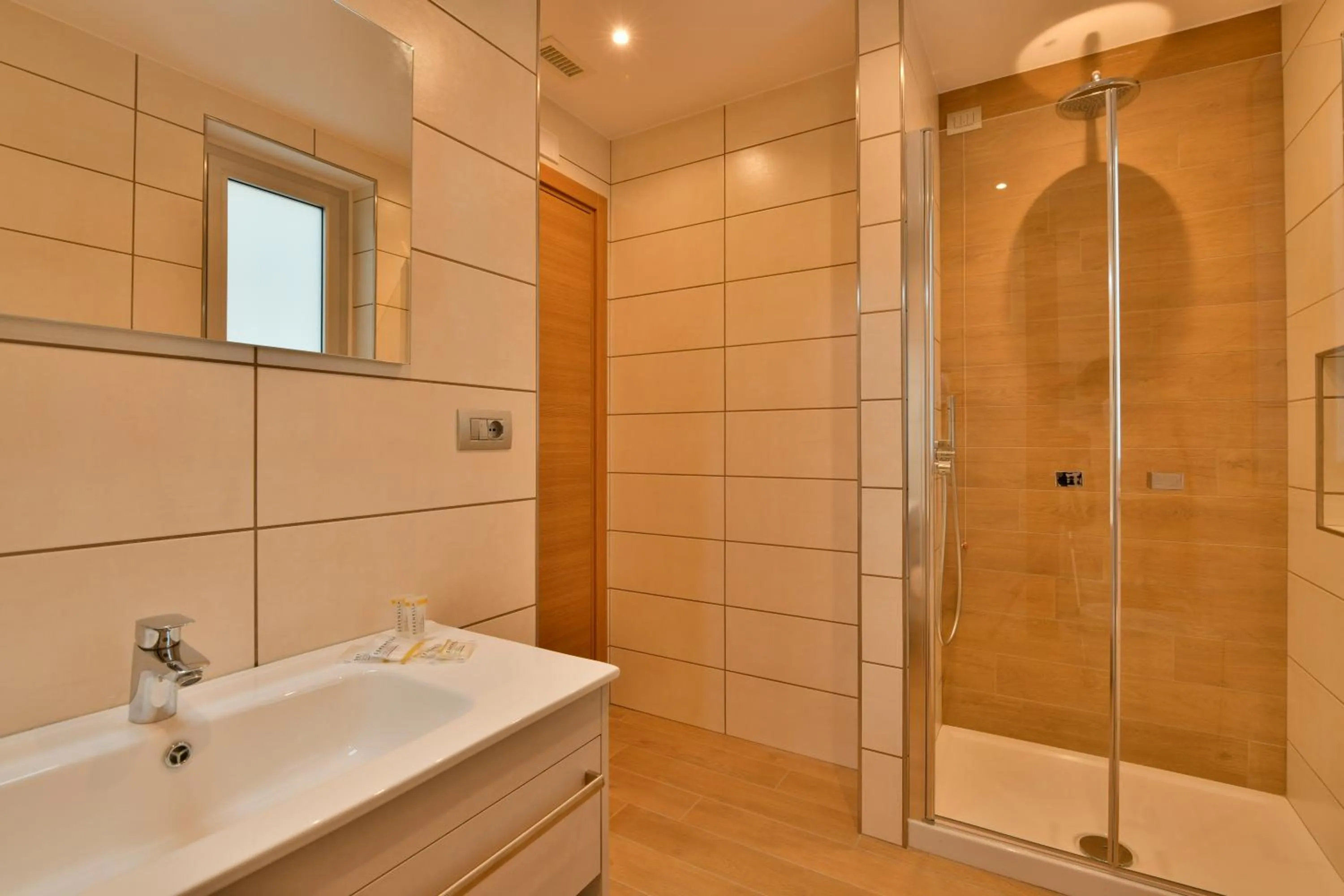 Shower in Hotel Serenella