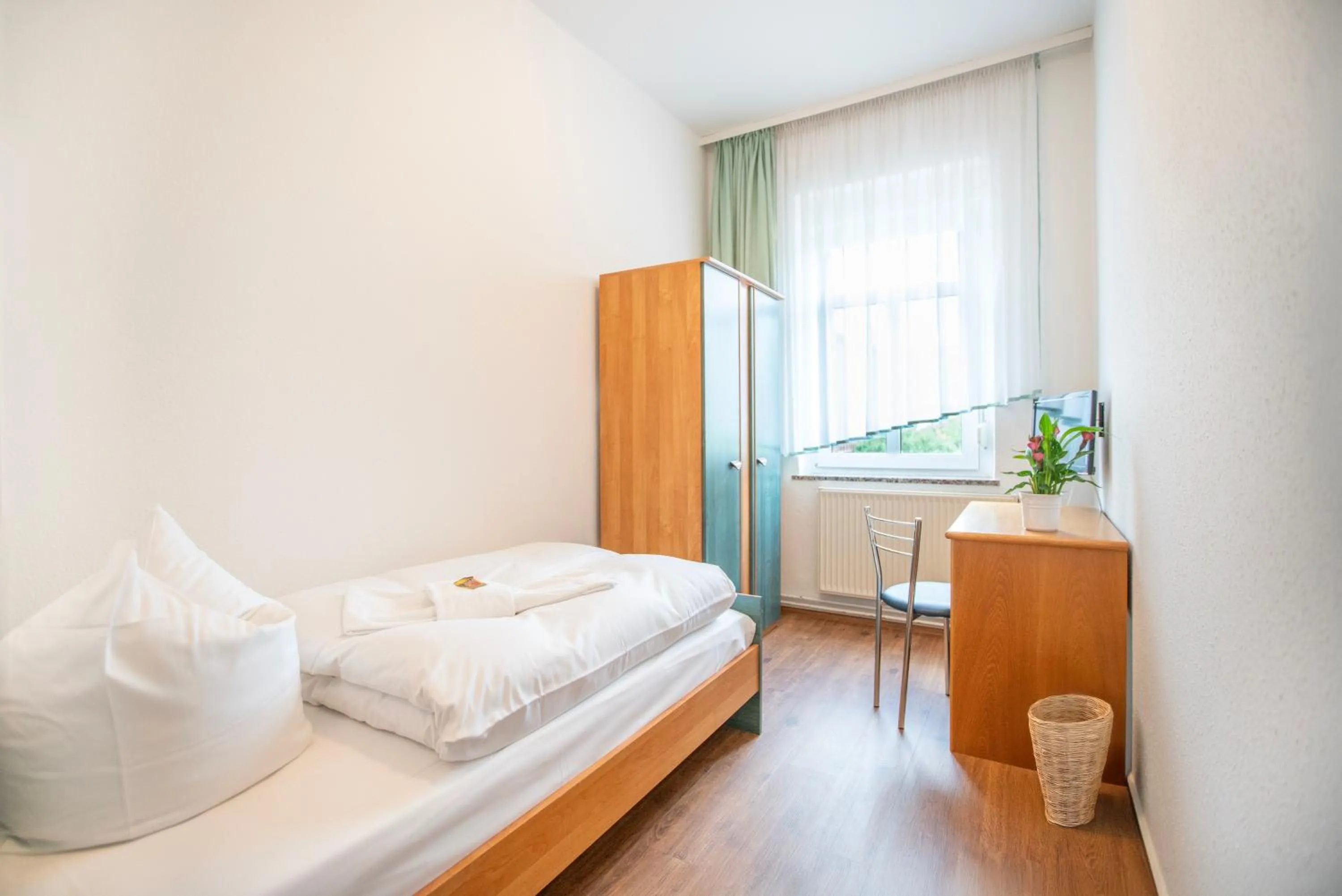 Bedroom, Bed in Landhotel Plauen - Gasthof Zwoschwitz