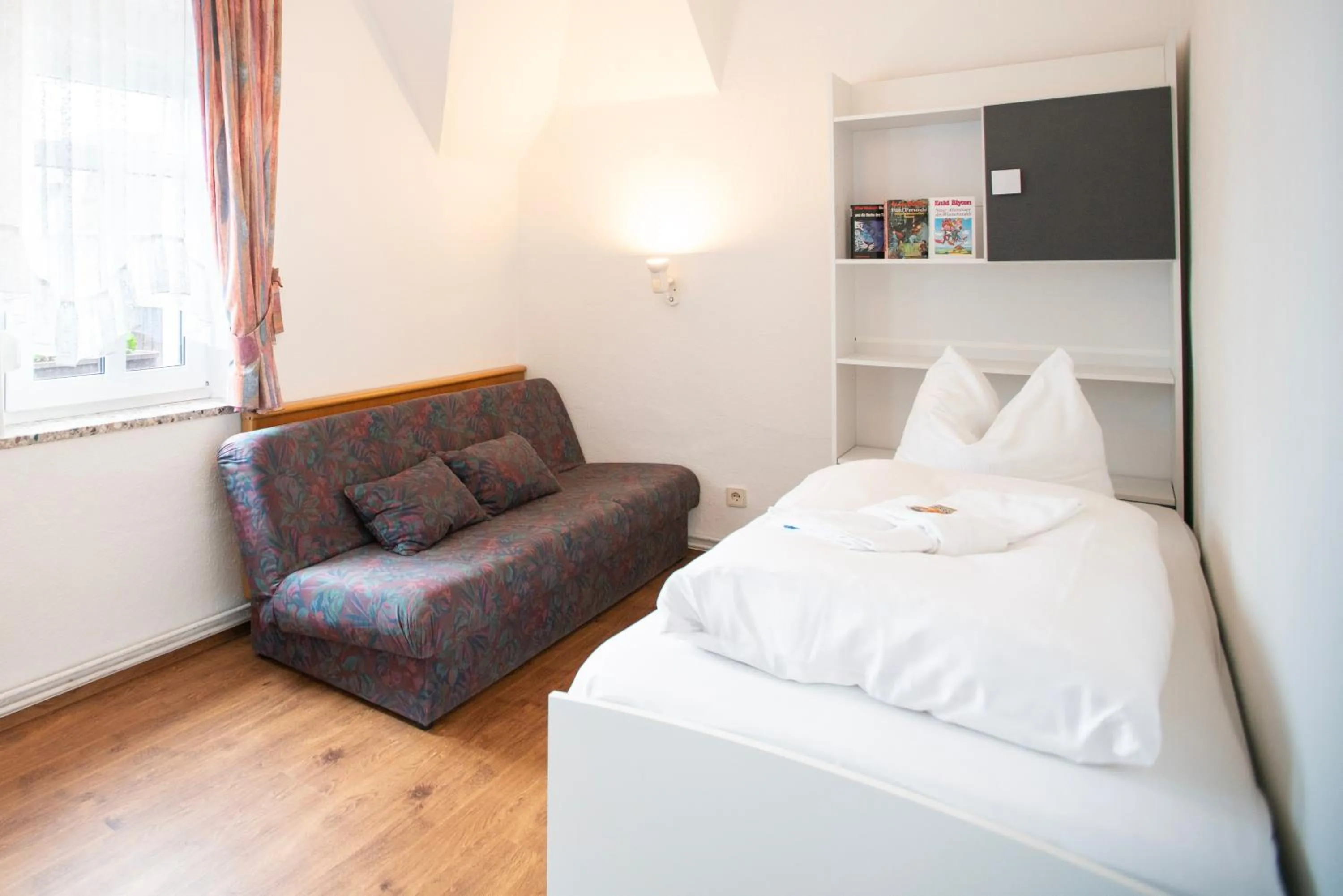 Photo of the whole room, Bed in Landhotel Plauen - Gasthof Zwoschwitz