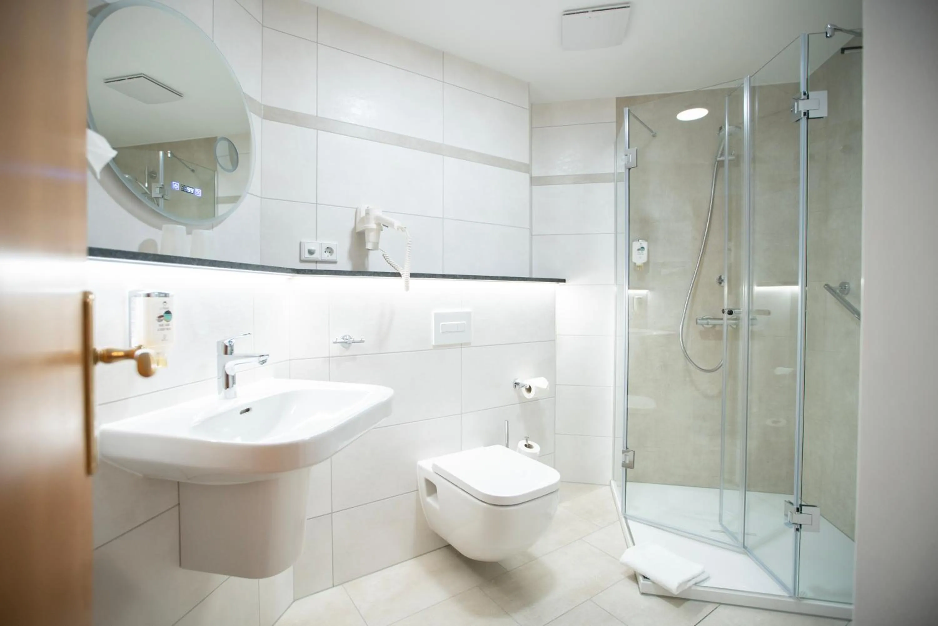 Bathroom in Landhotel Plauen - Gasthof Zwoschwitz