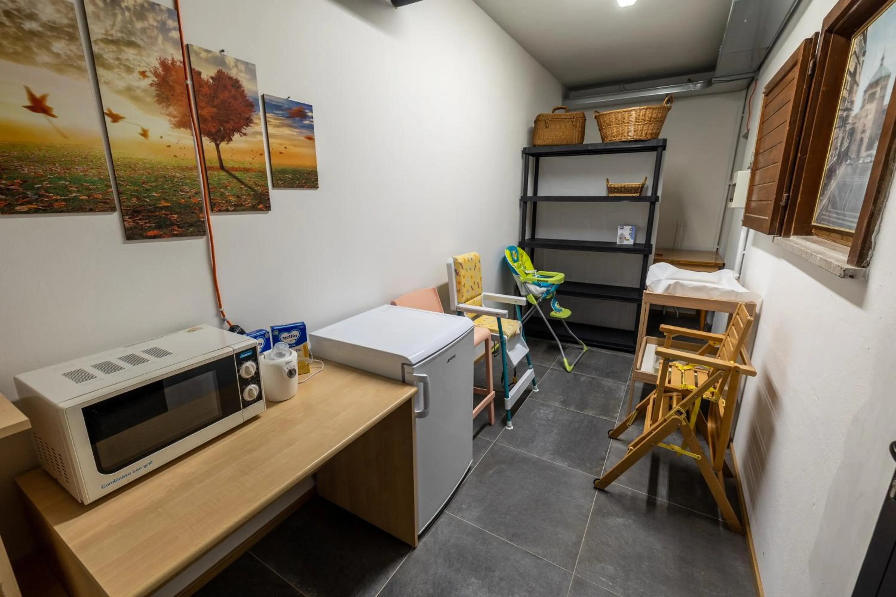 Communal kitchen, Bed in Hotel Casa Alpina