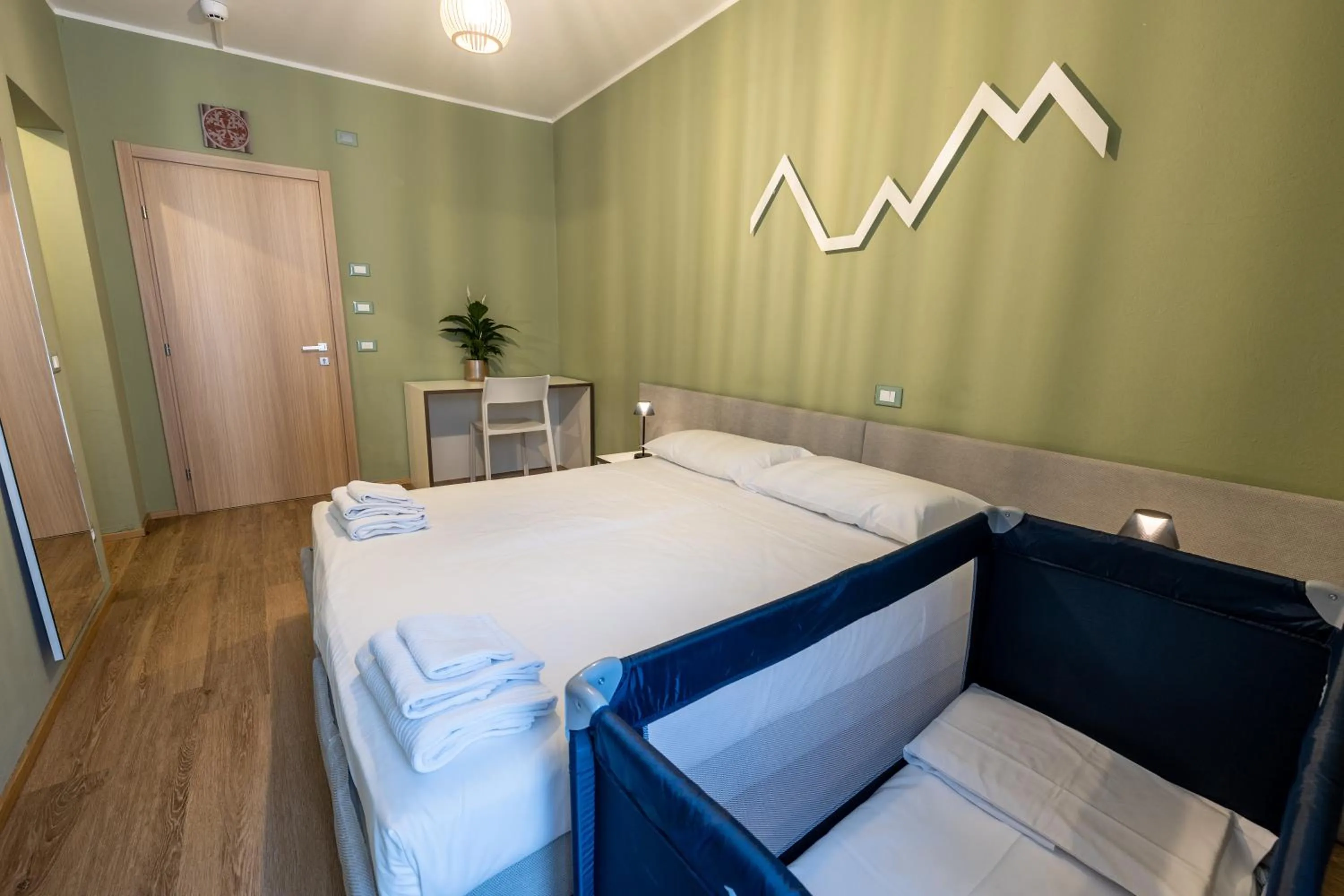 Bedroom, Bed in Hotel Casa Alpina