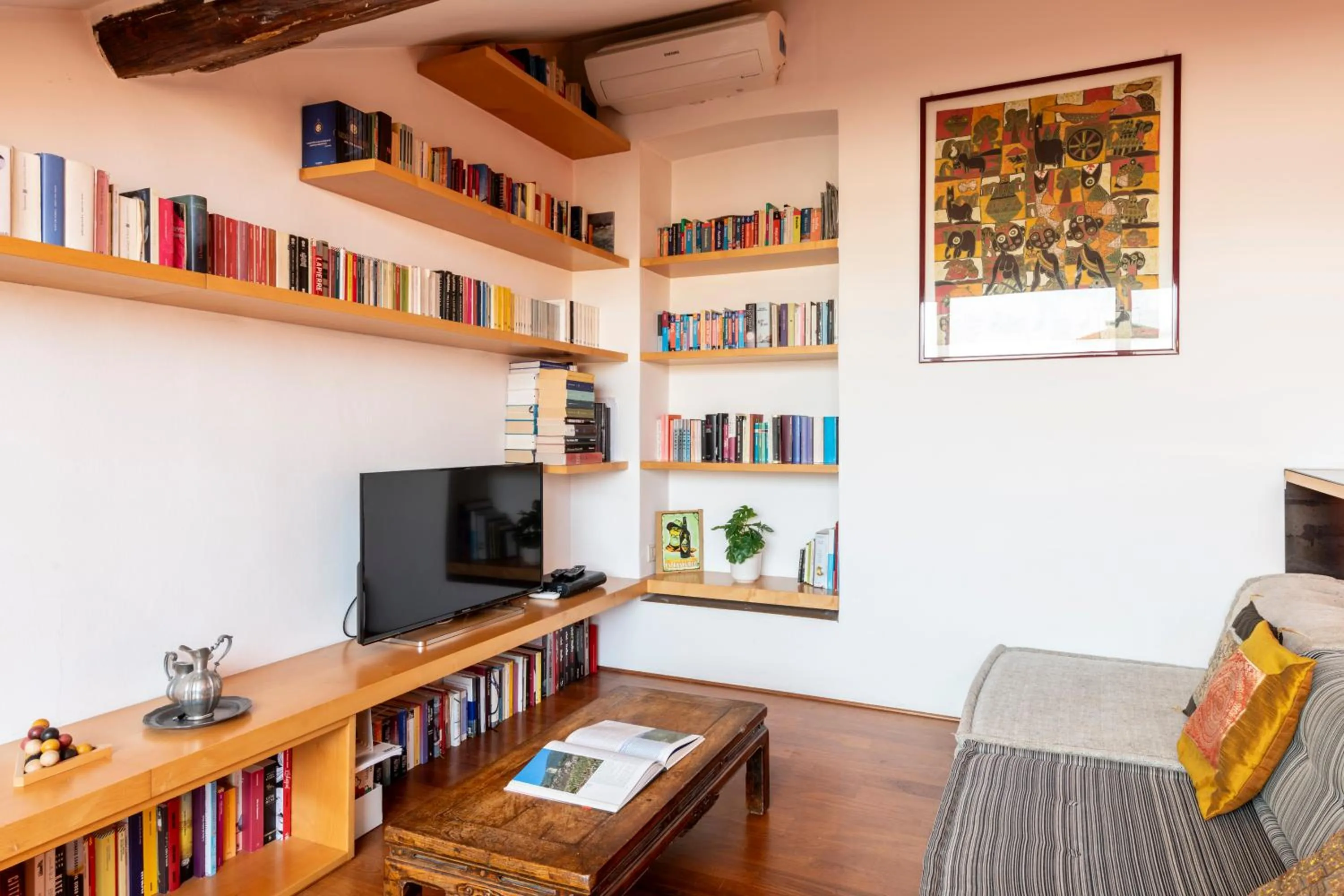 Library in Paolo Sarpi, 36 - Milano Inside