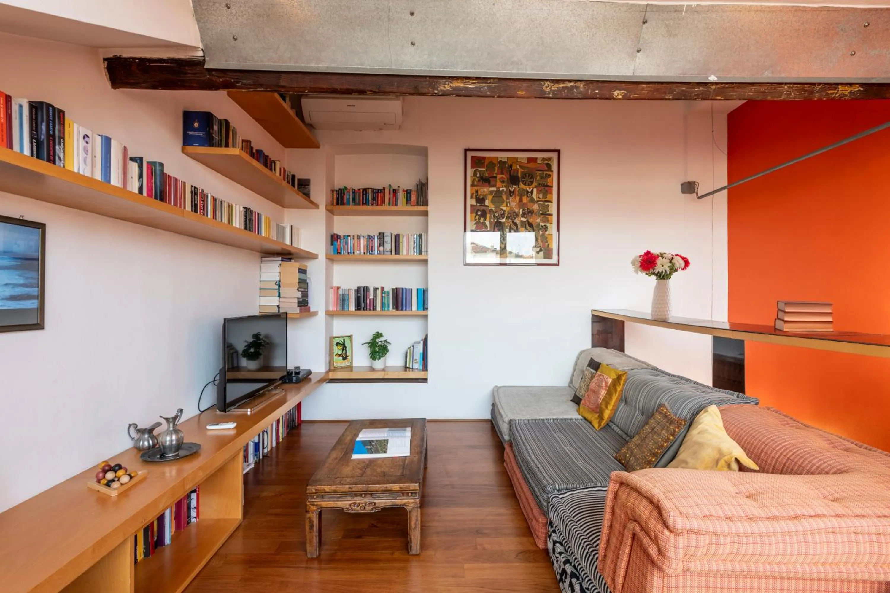 Library in Paolo Sarpi, 36 - Milano Inside