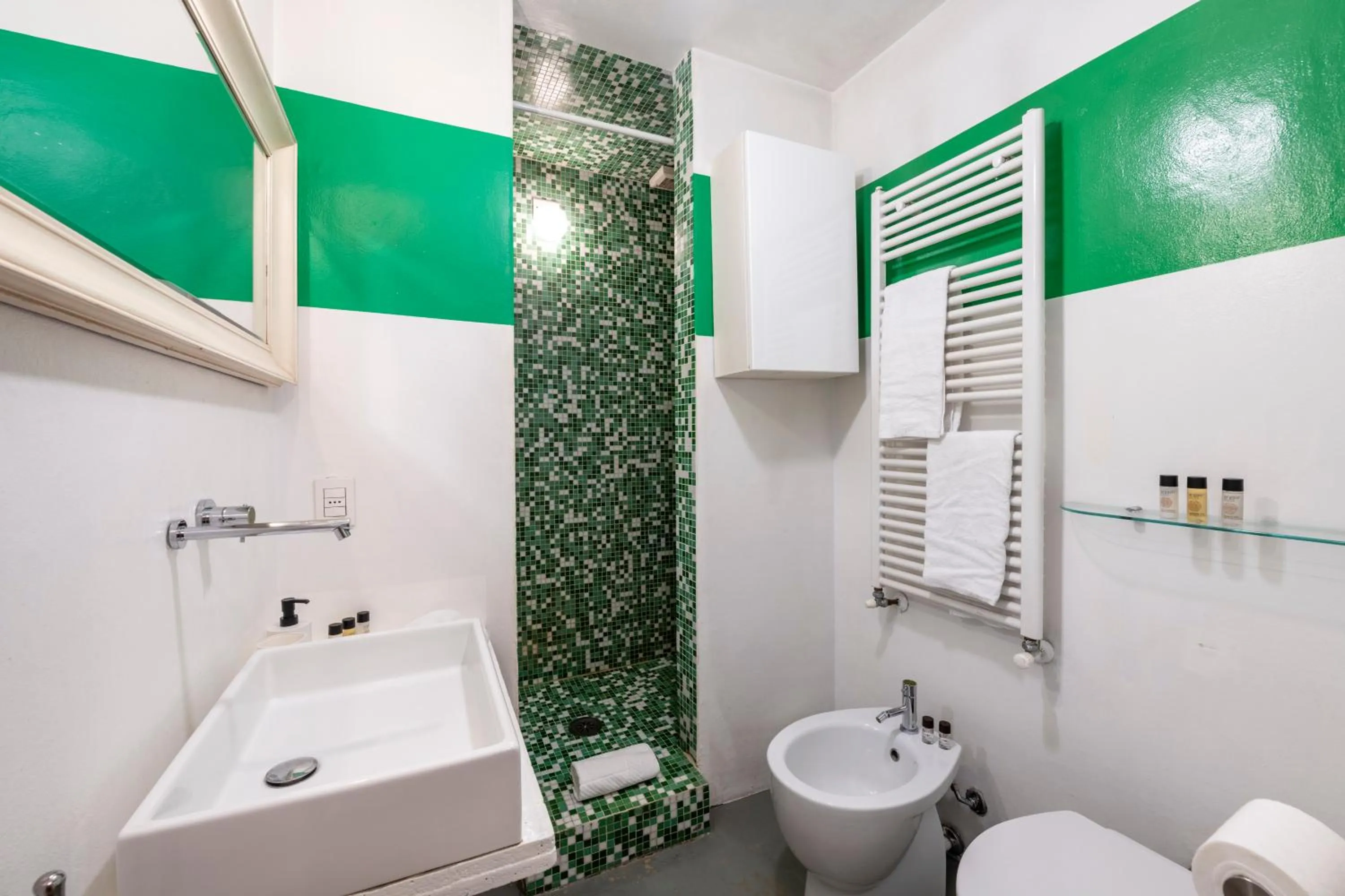 Shower in Paolo Sarpi, 36 - Milano Inside