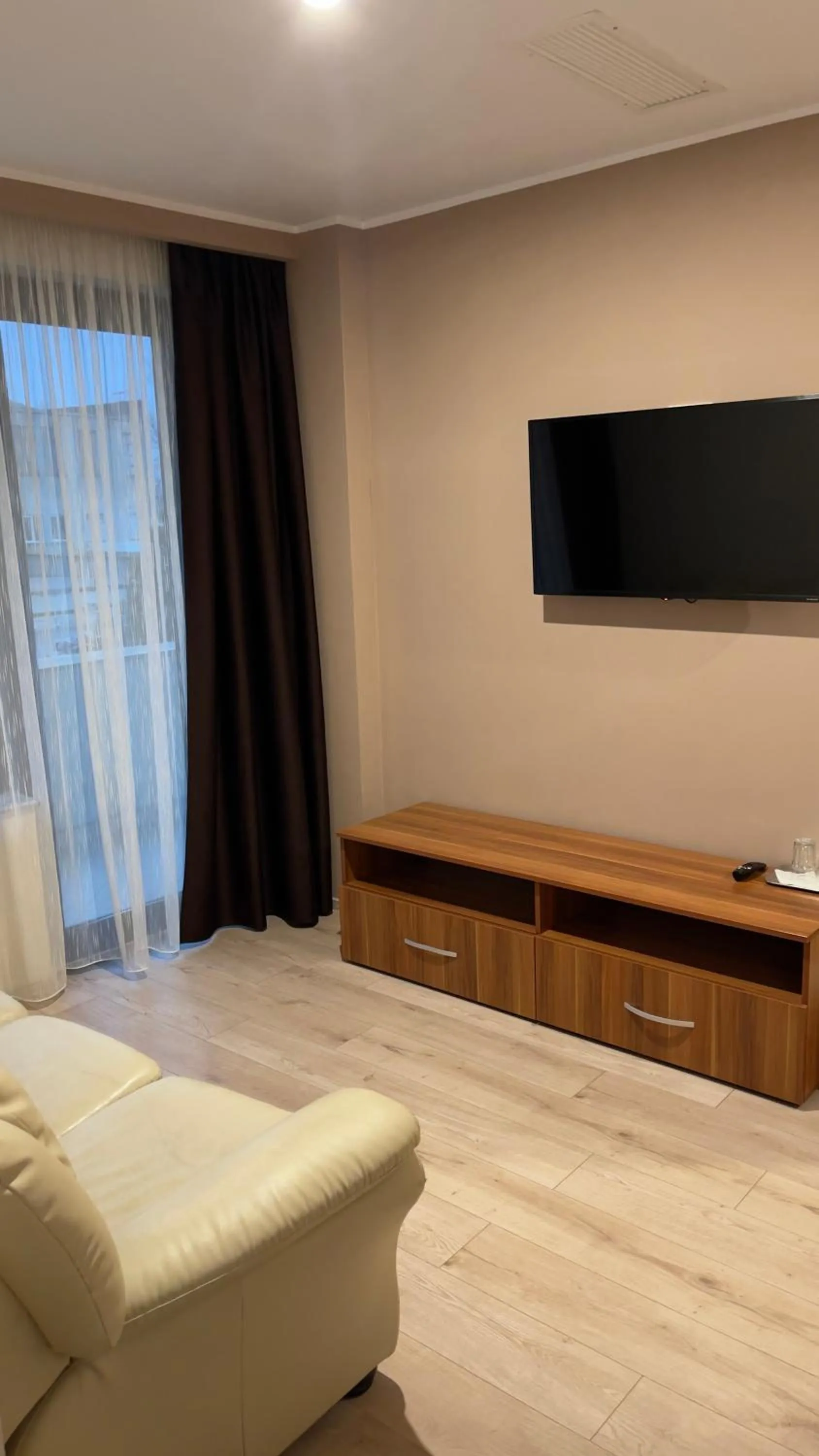 Communal lounge/ TV room in Star Hotel