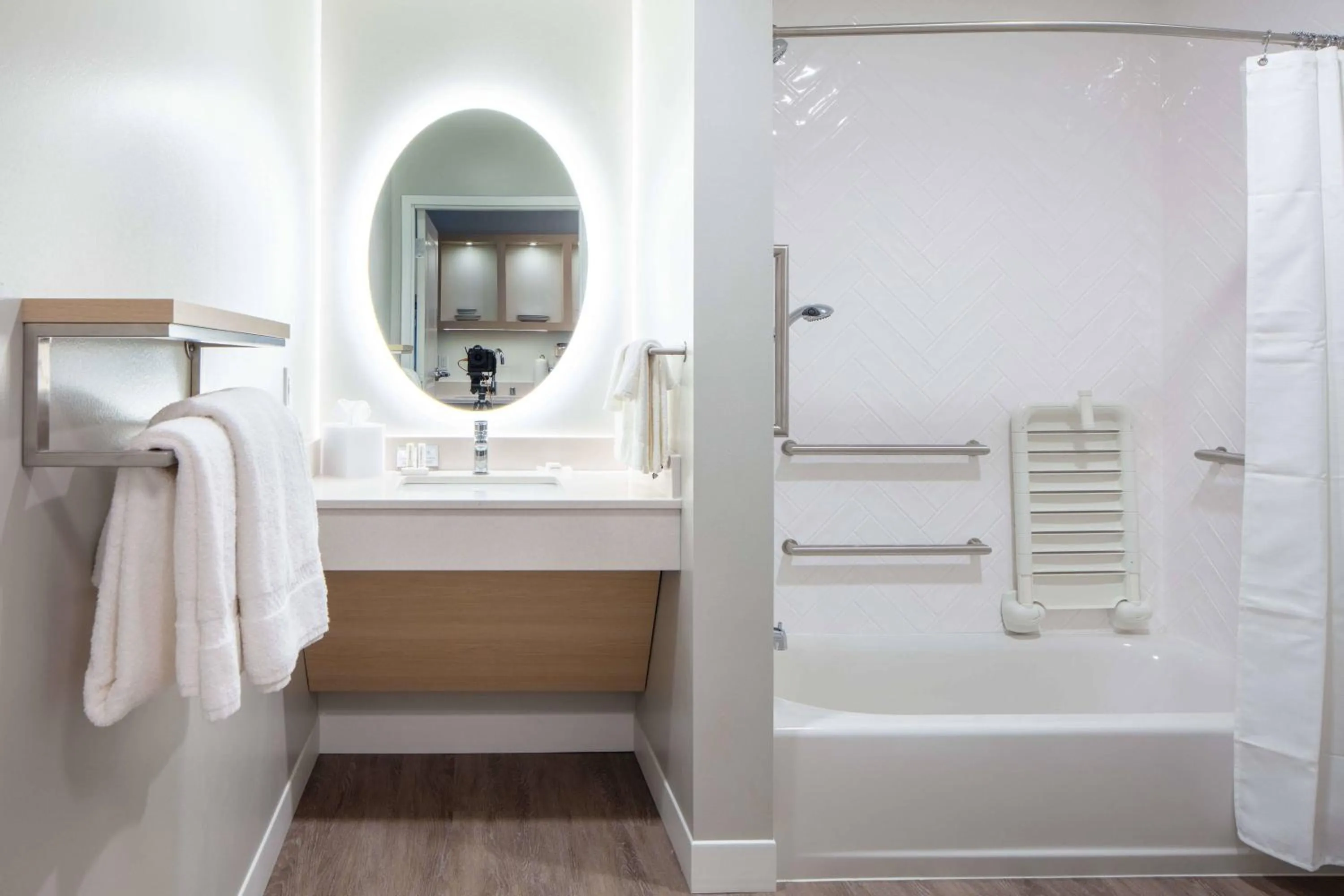 Bathroom in TownePlace Suites By Marriott Milwaukee West Bend