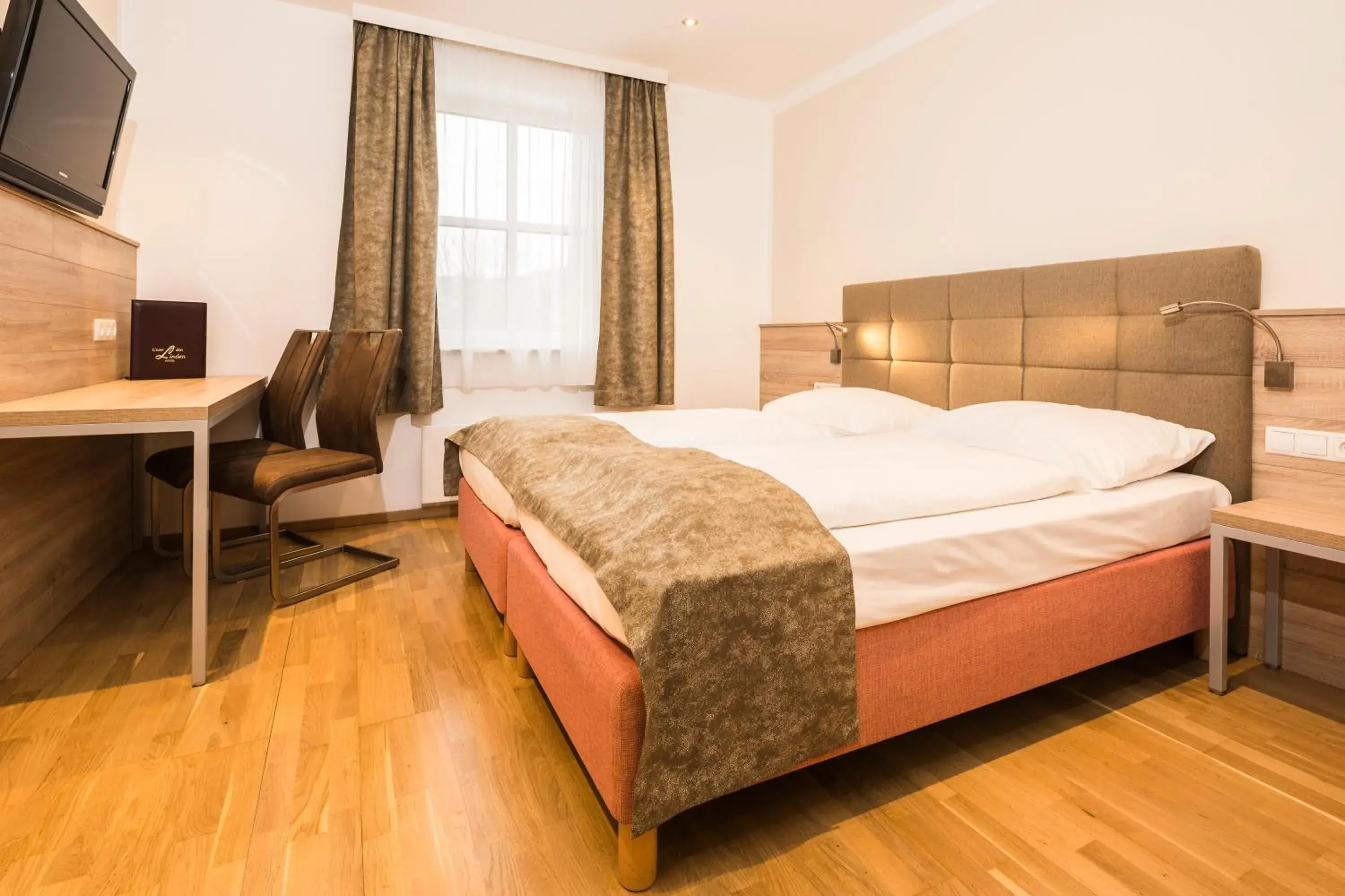 Small Double Room - single occupancy in Hotel Unter den Linden Small Double Room - single occupancy in Hotel Unter den Linden