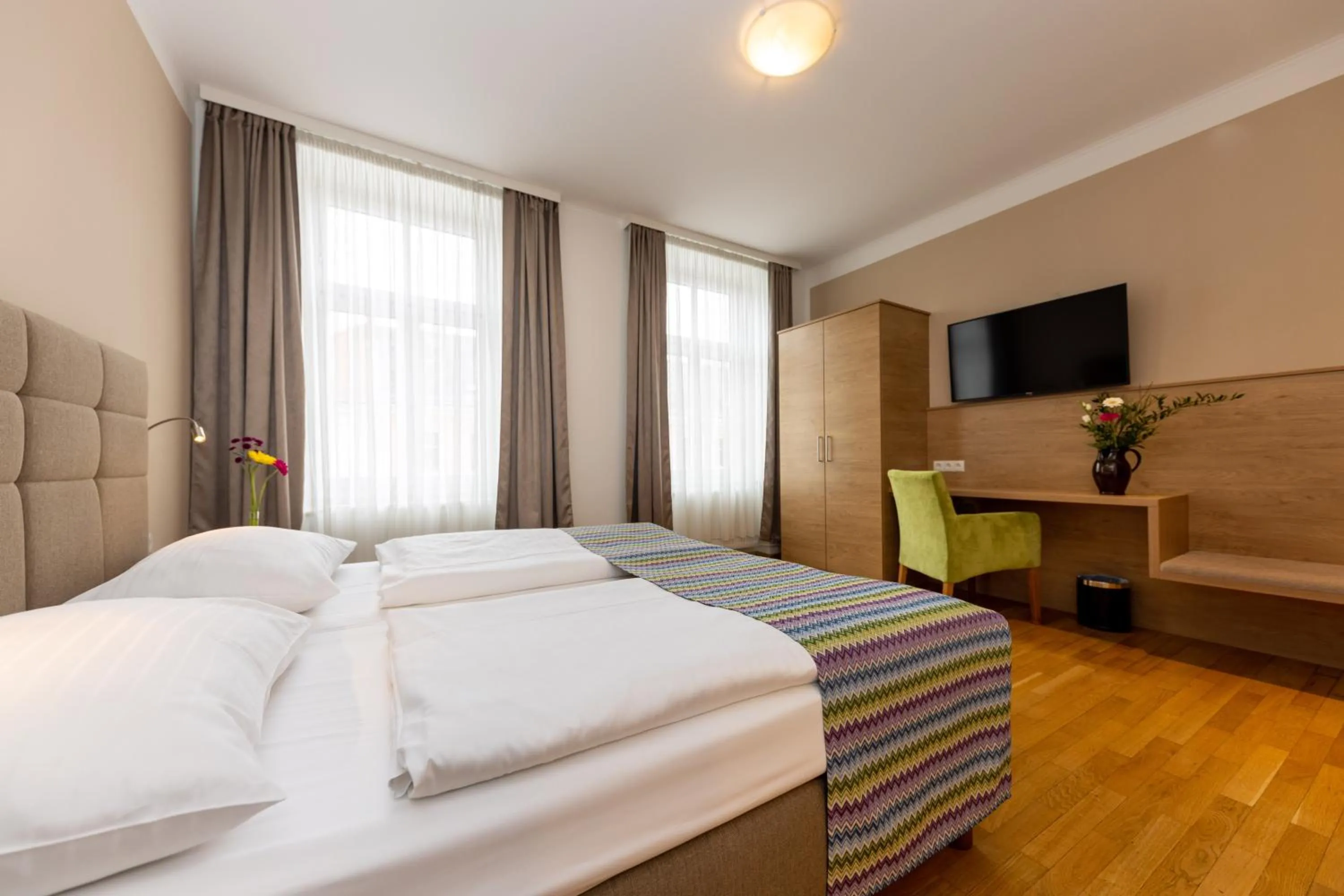 Photo of the whole room, Bed in Hotel Unter den Linden