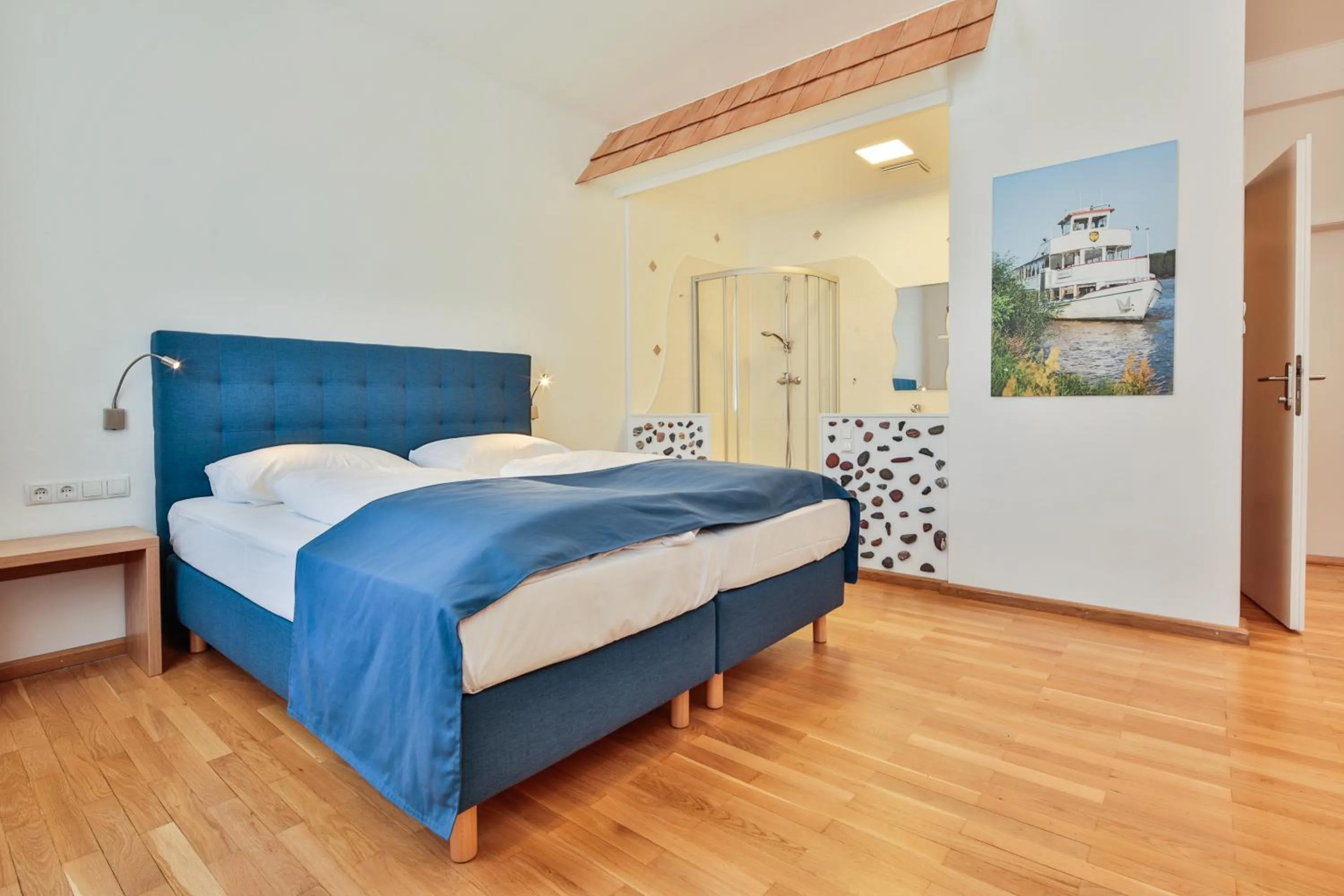 Bed in Hotel Unter den Linden