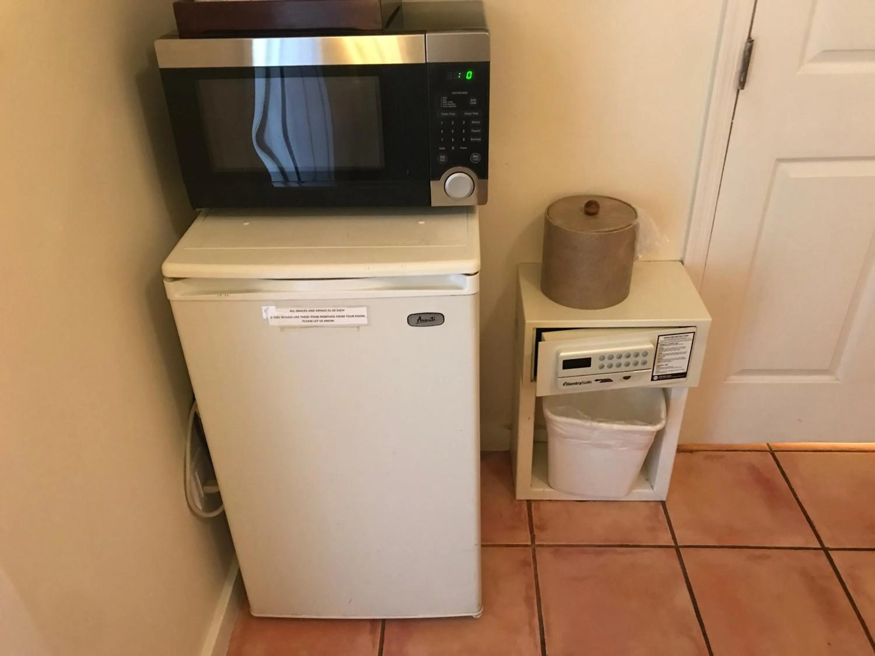 Kitchen or kitchenette in New Orleans House - Gay Male Adult Guesthouse