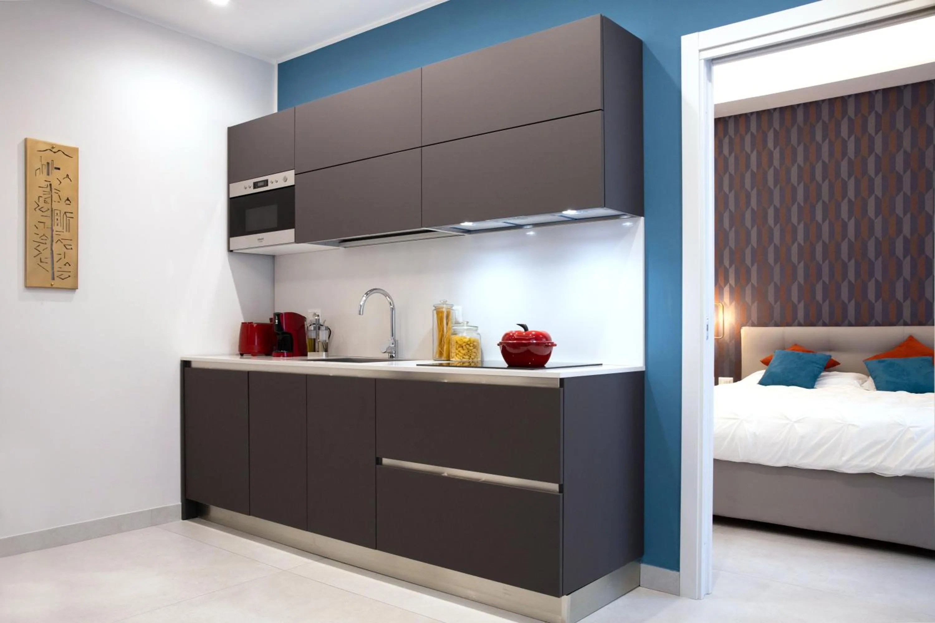 Kitchen or kitchenette, Bed in Napoli City Center - Appartamenti e Camere