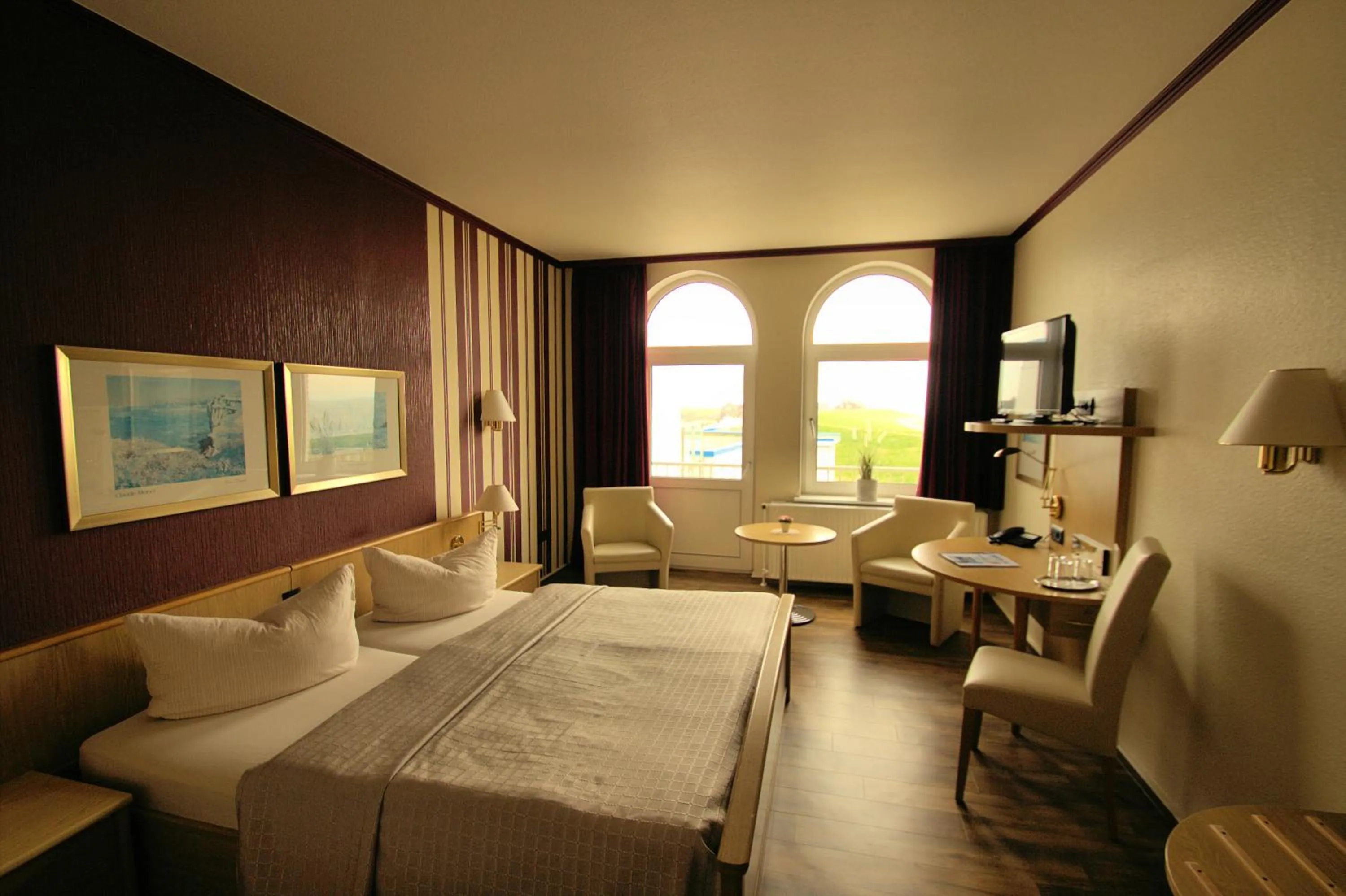 Bedroom, Bed in Strandhotel Dagebüll direkt an der Nordsee