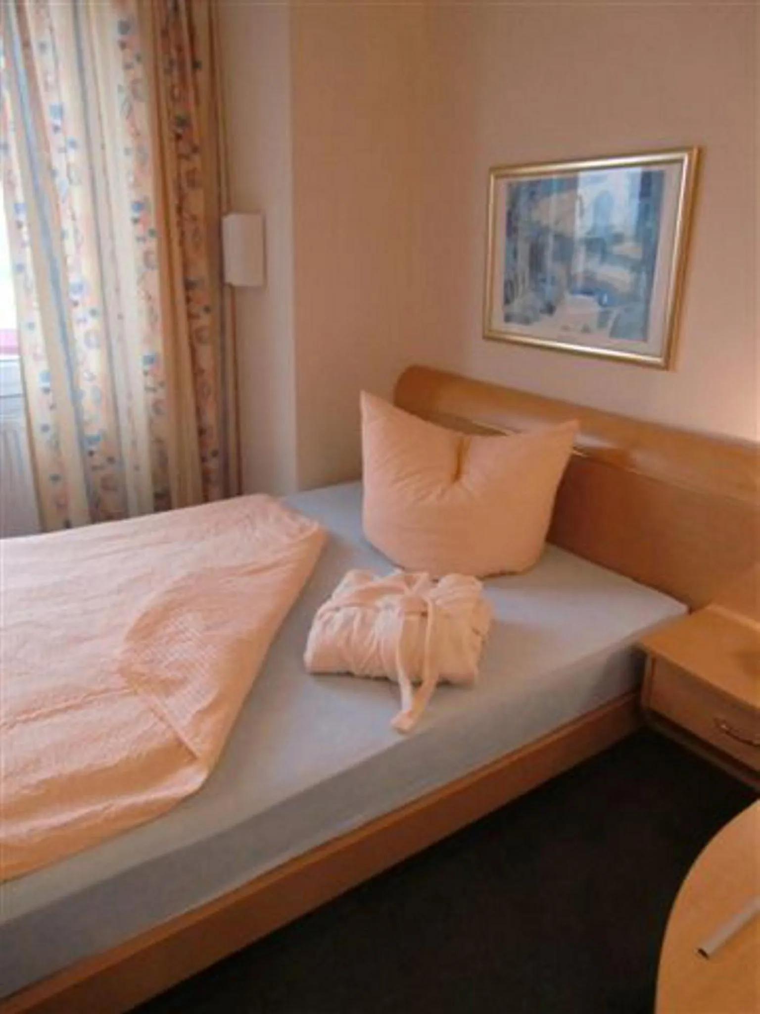 Photo of the whole room, Bed in Strandhotel Dagebüll direkt an der Nordsee