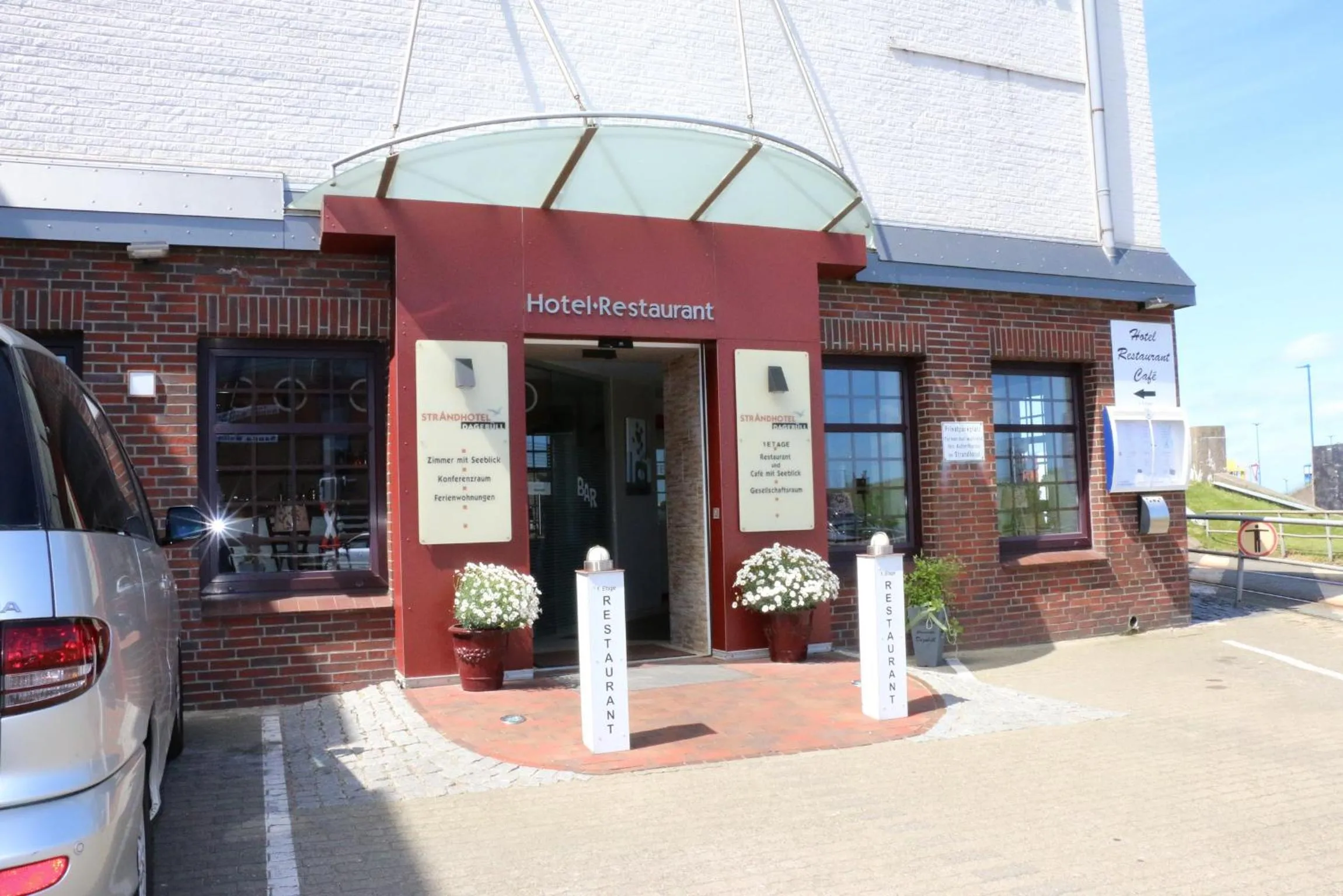 Facade/entrance in Strandhotel Dagebüll direkt an der Nordsee