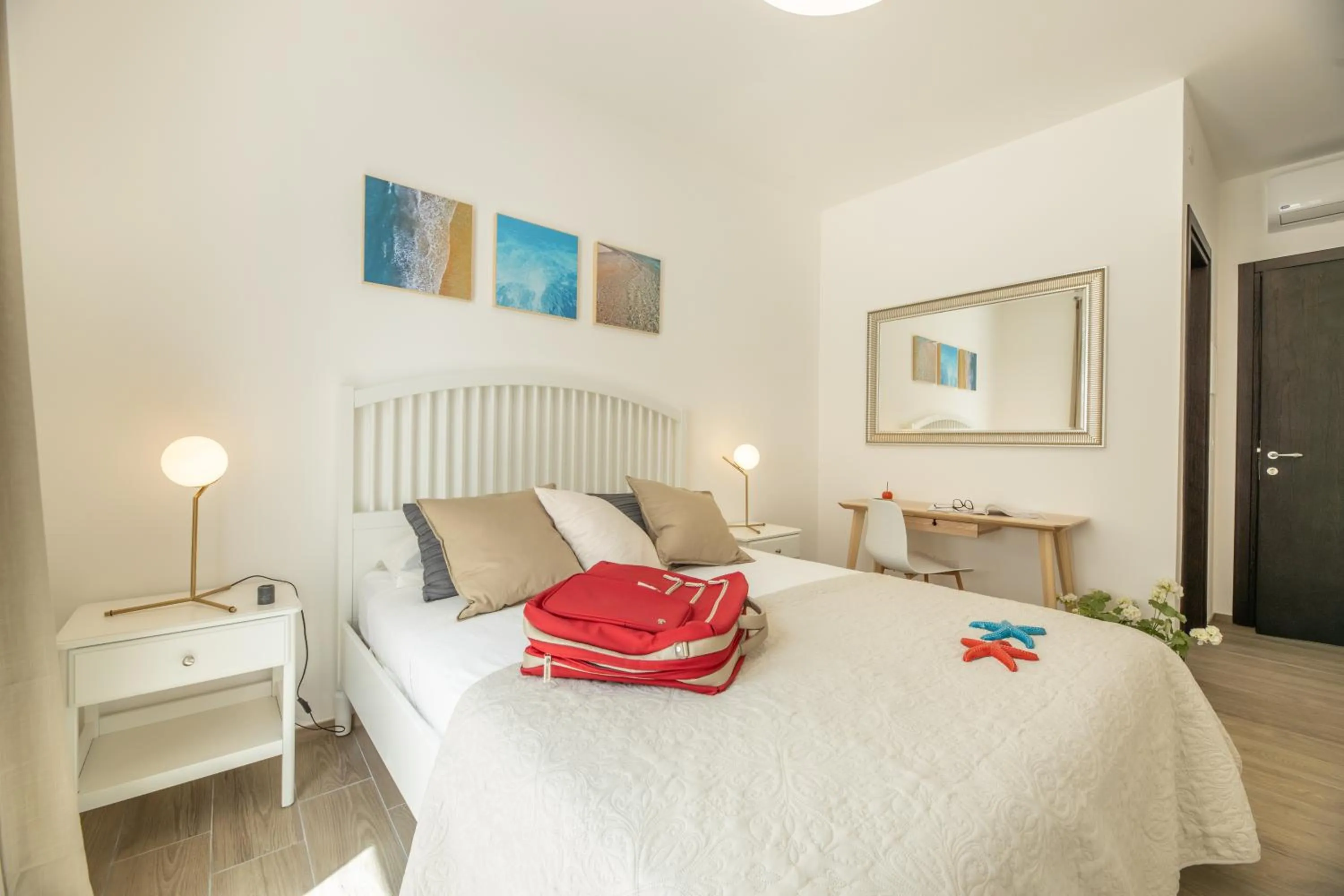 Photo of the whole room in B&BLeucaineout