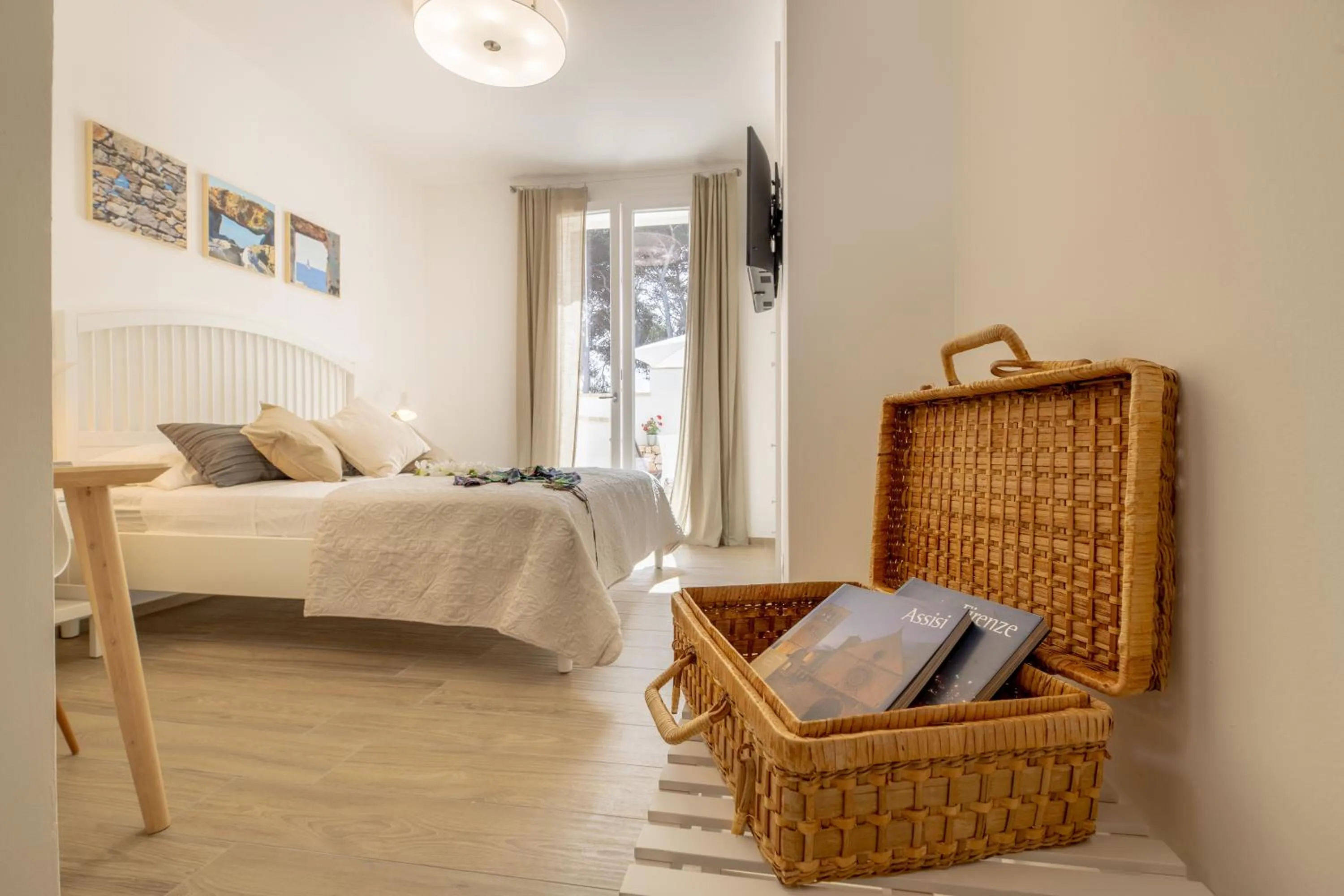 Photo of the whole room in B&BLeucaineout