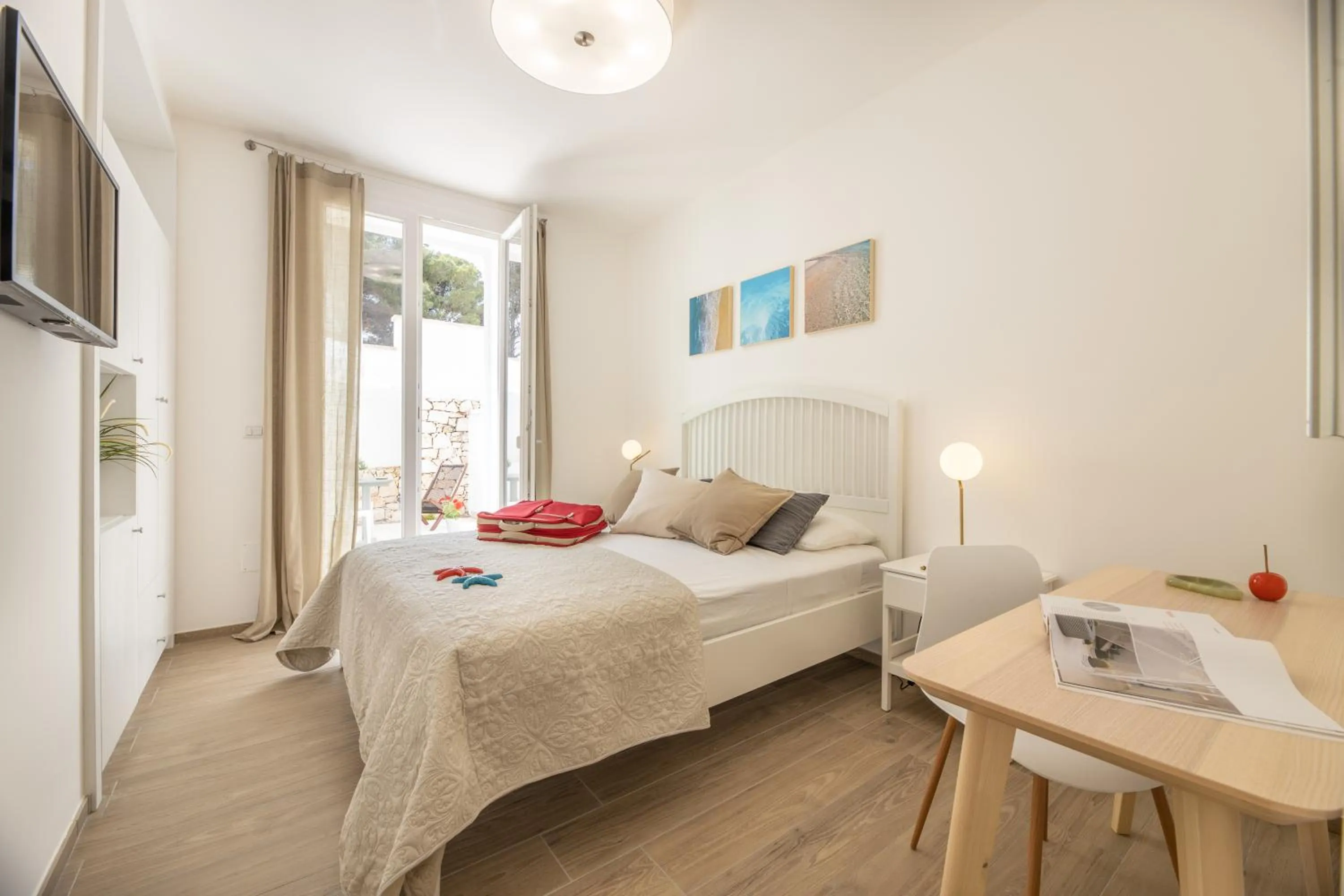 Photo of the whole room in B&BLeucaineout