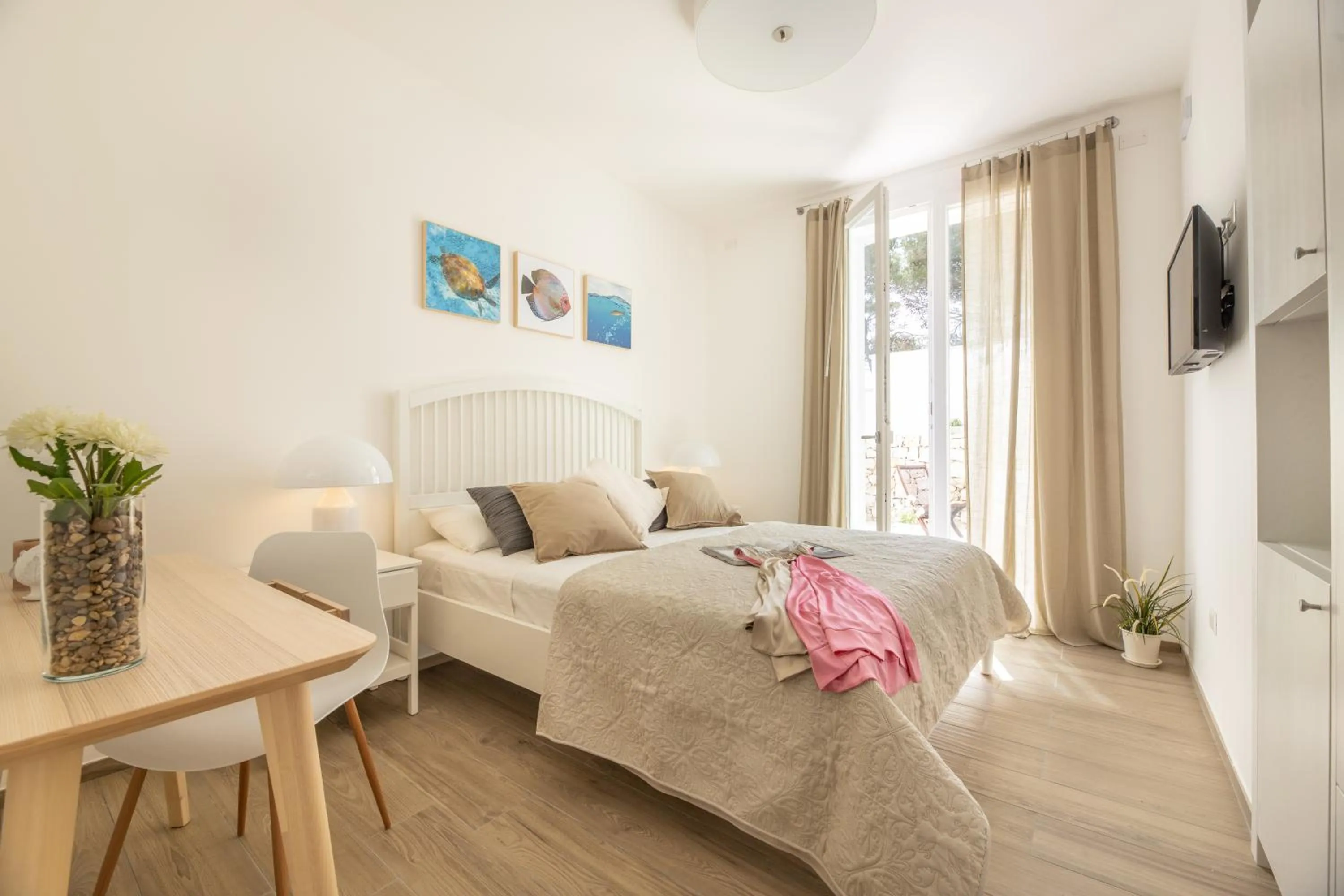 Photo of the whole room in B&BLeucaineout