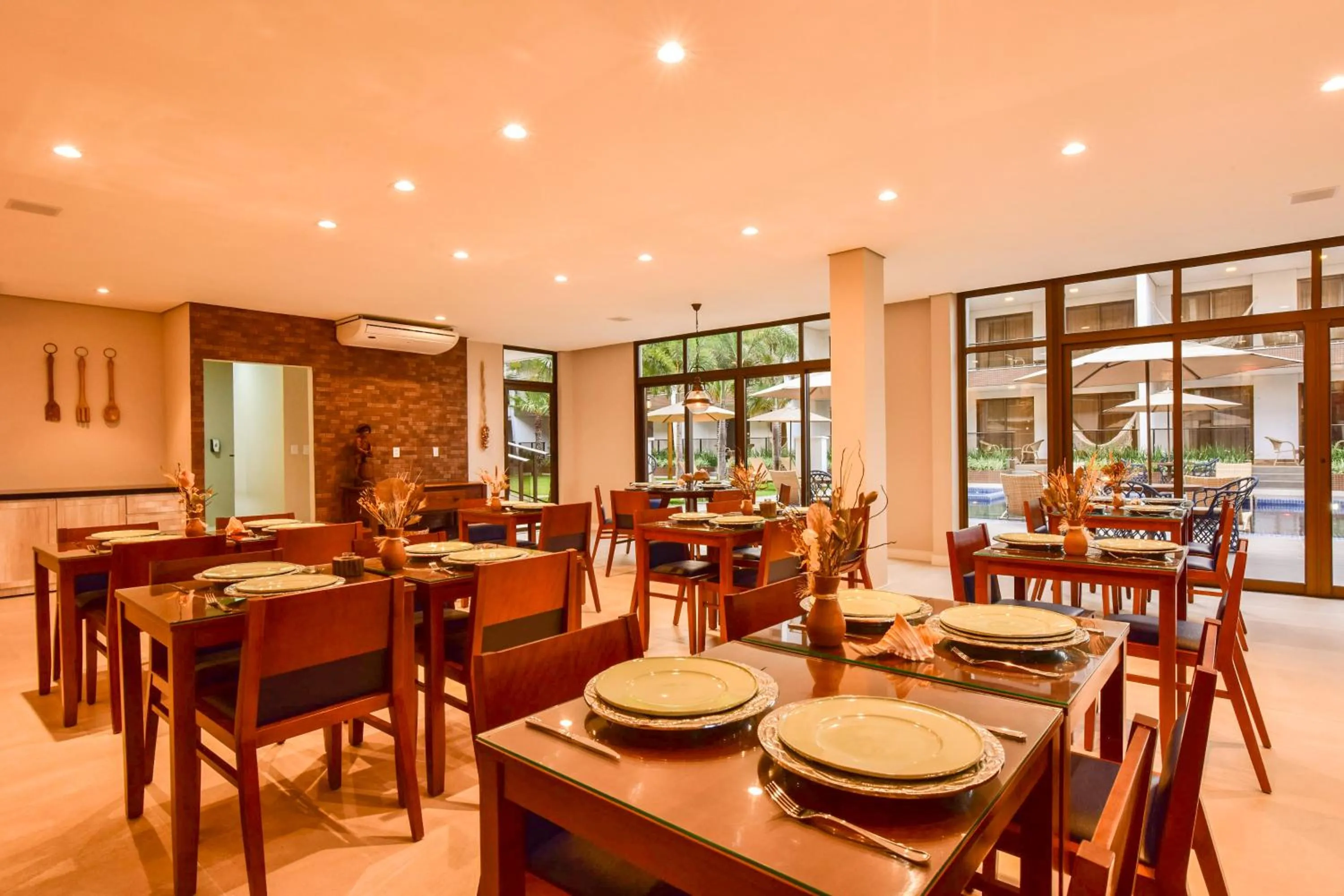 Restaurant/places to eat in Porto das Dunas Boutique Praia Hotel