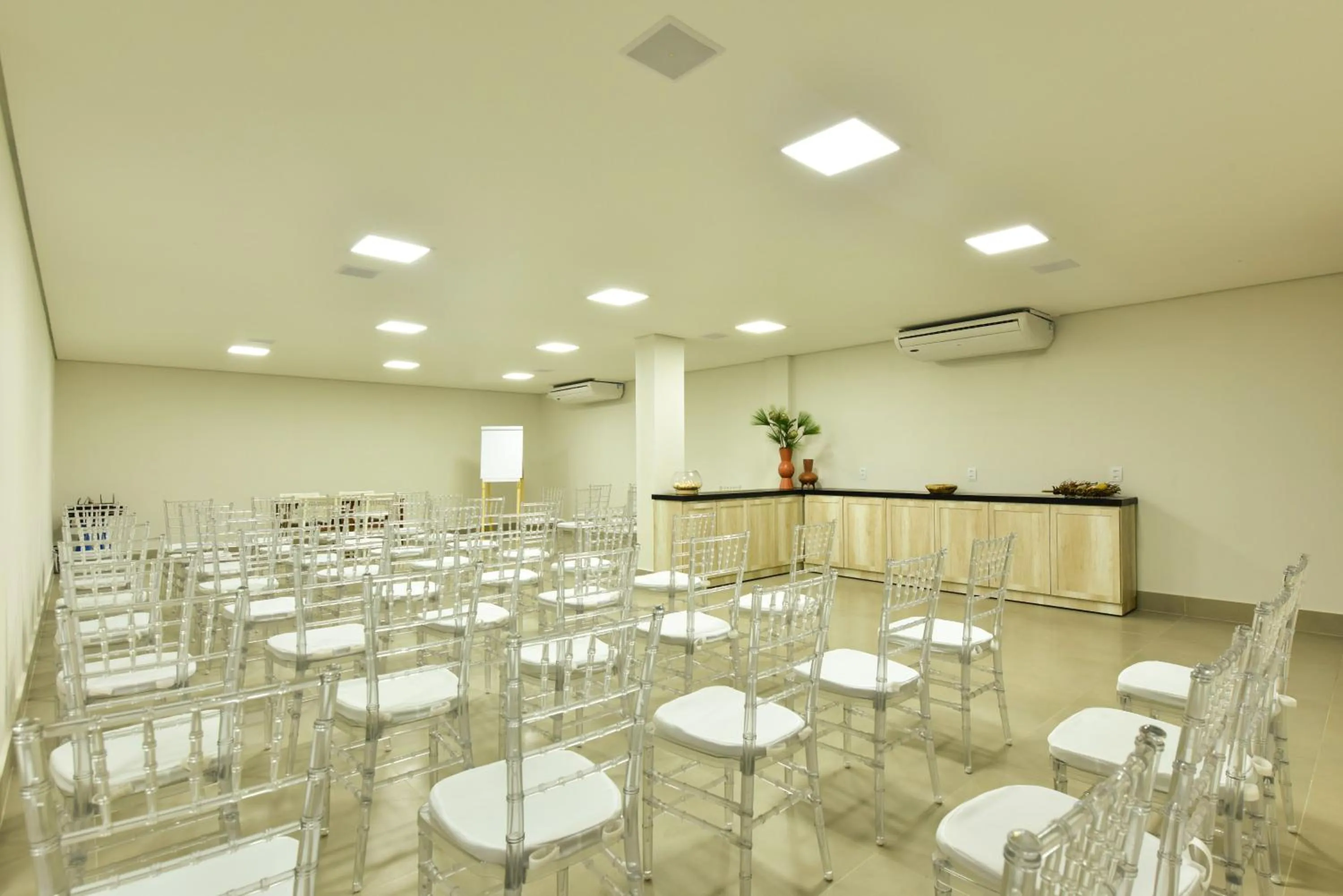Meeting/conference room in Porto das Dunas Boutique Praia Hotel