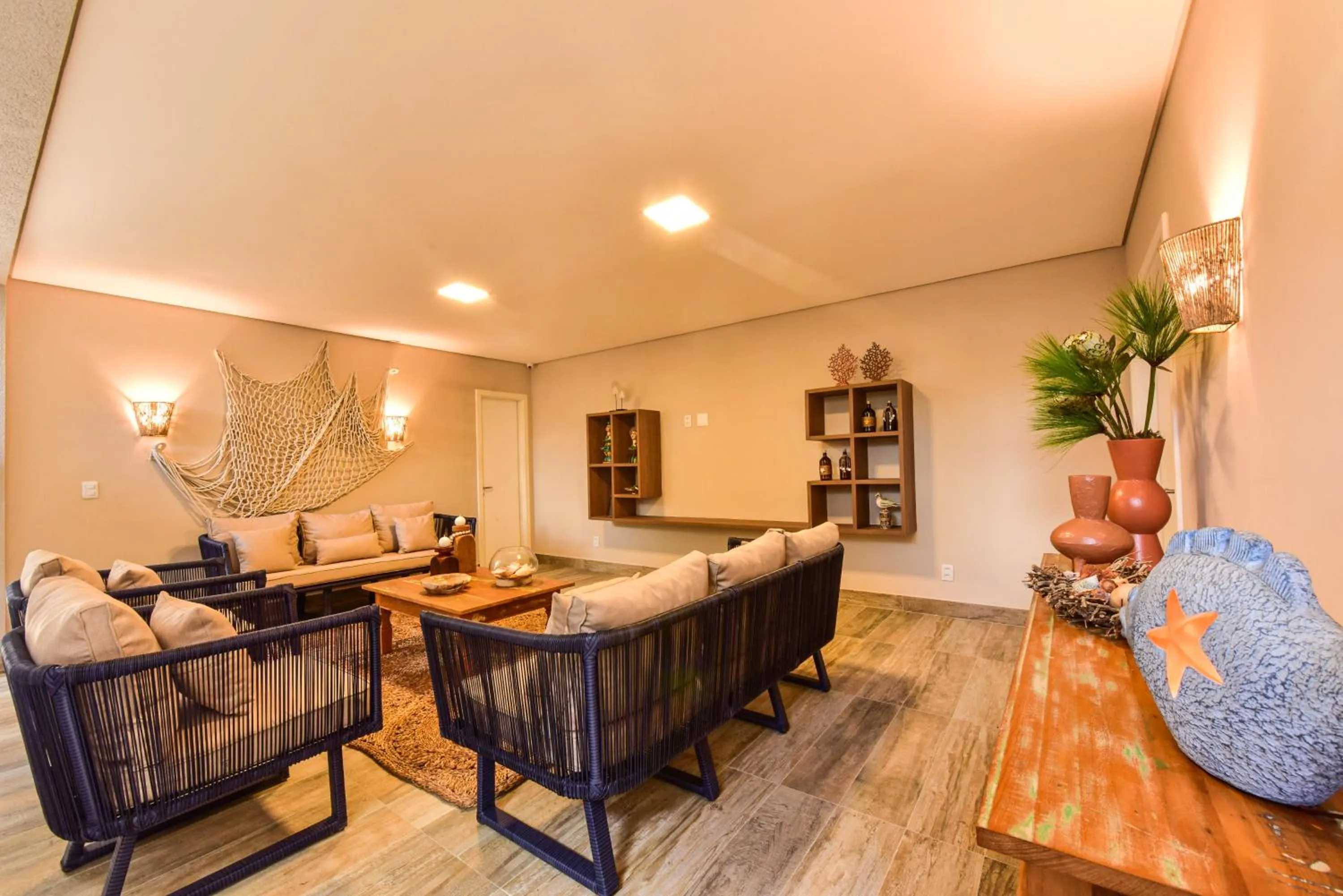 Communal lounge/ TV room in Porto das Dunas Boutique Praia Hotel