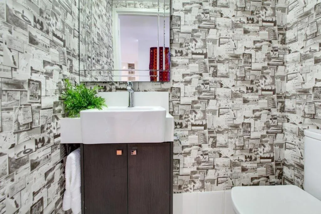 Bathroom in Goldsborough Place Apartments