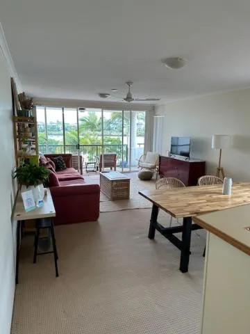 Living room in Goldsborough Place Apartments