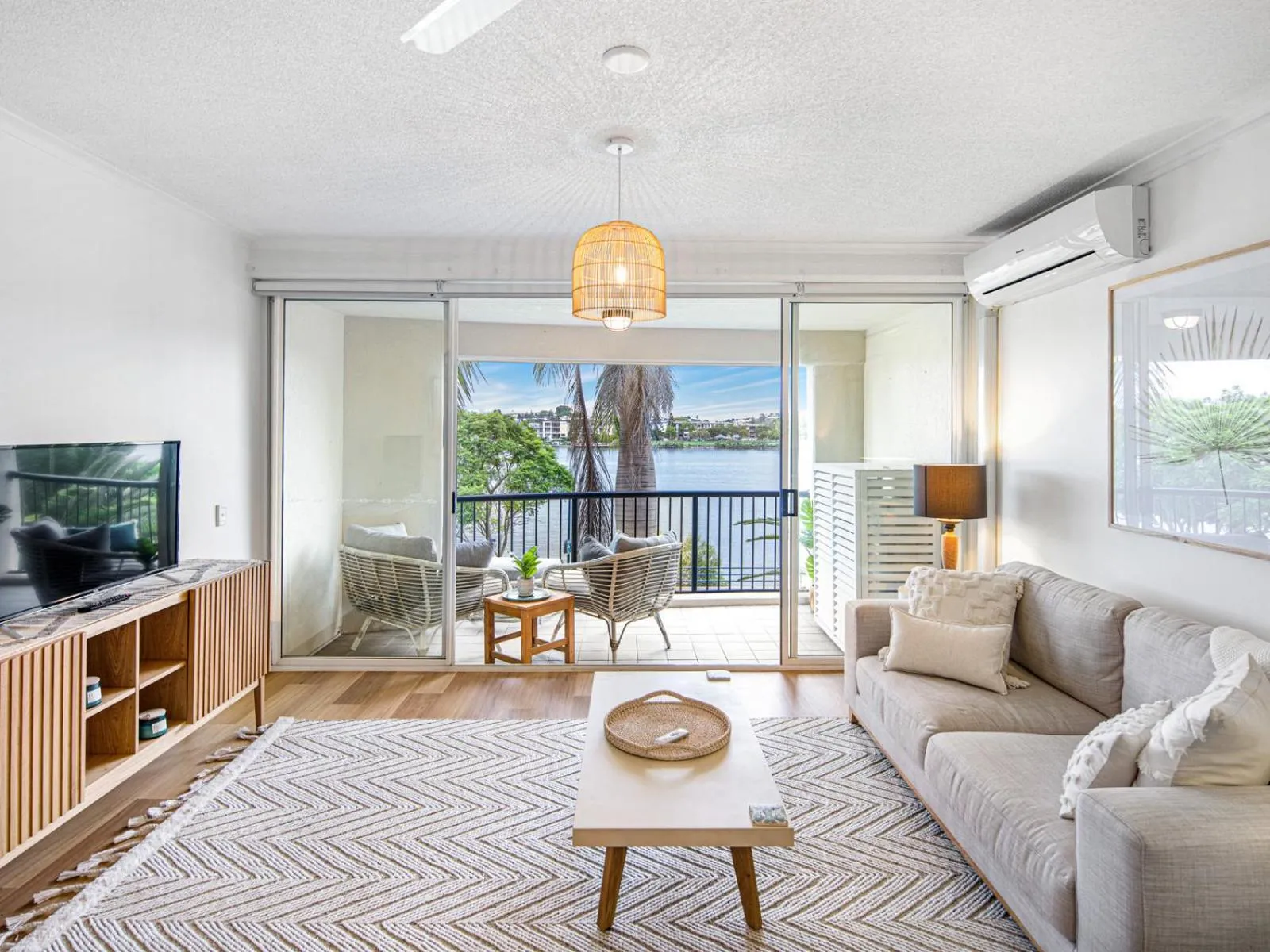 Living room in Goldsborough Place Apartments