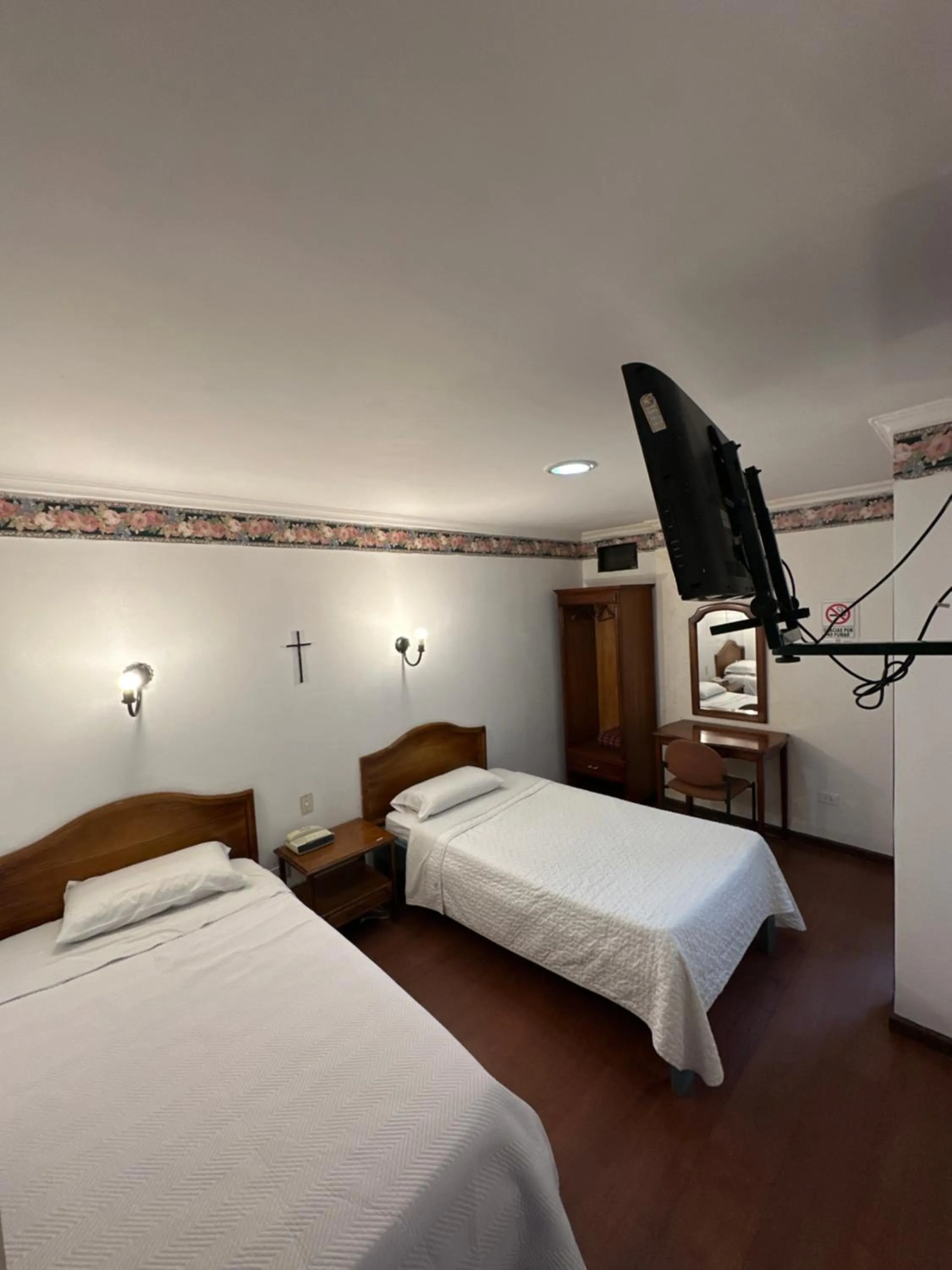 Bed in Hotel & Suites El Quijote