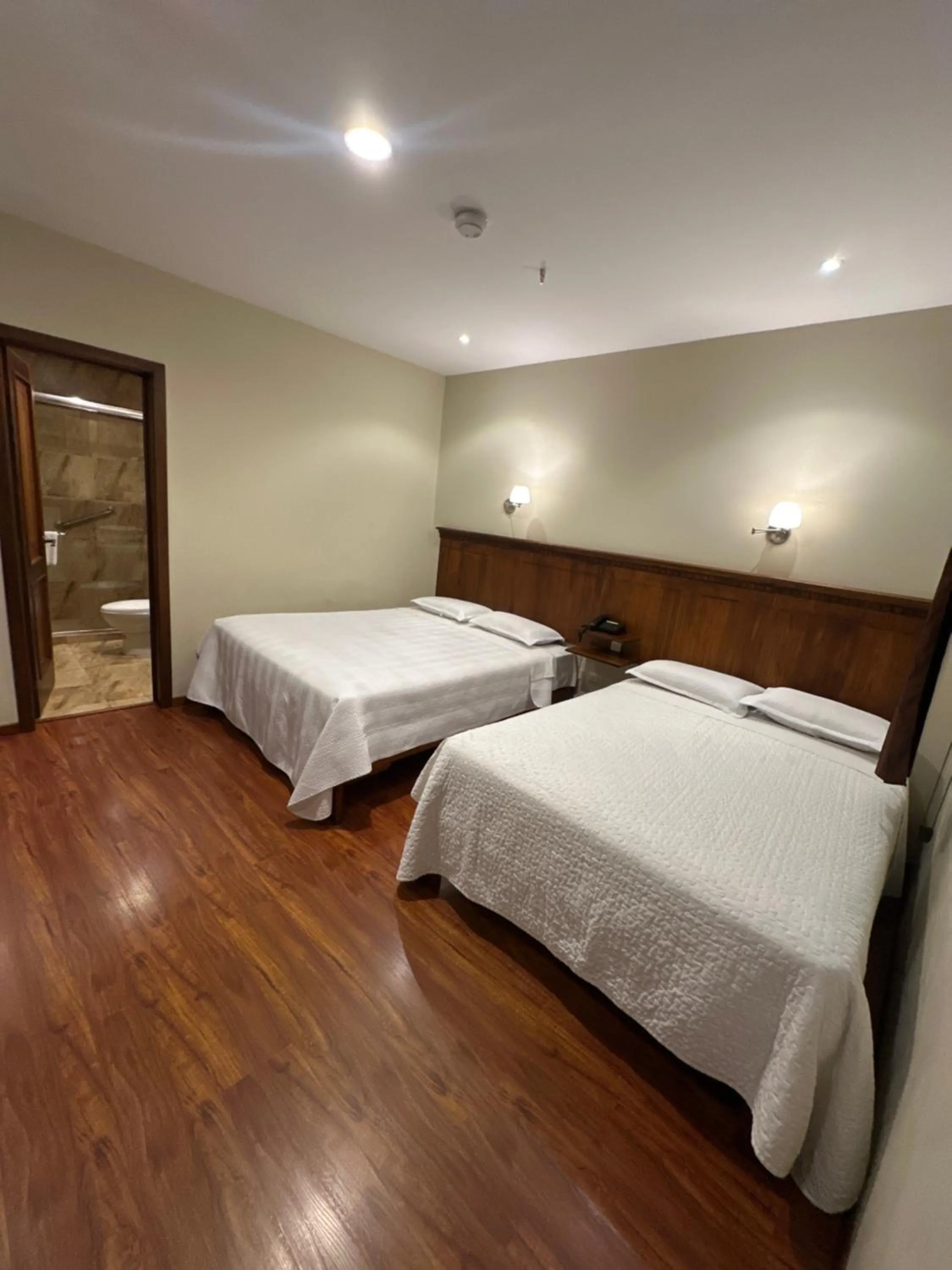 Bed in Hotel & Suites El Quijote