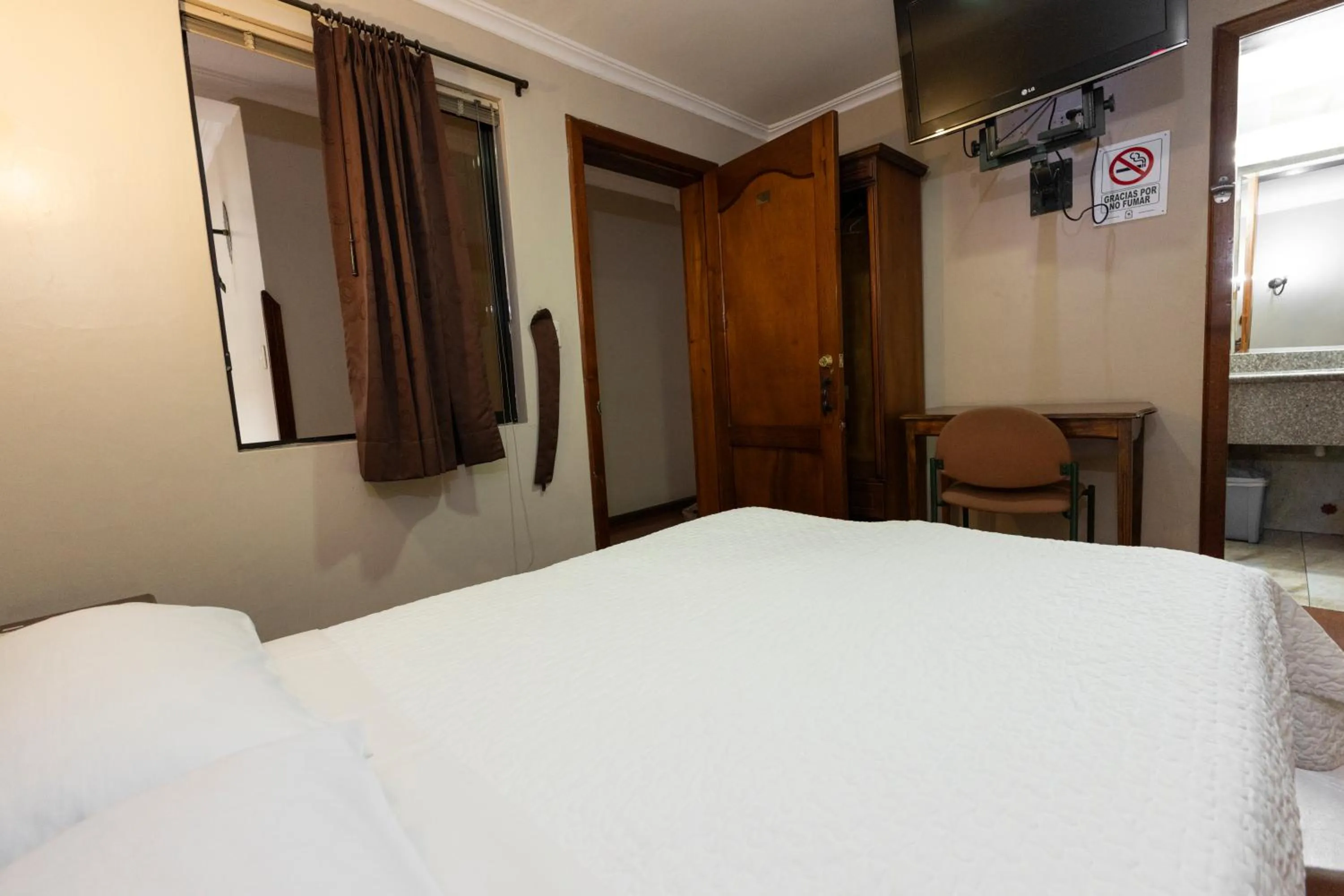 Bed in Hotel & Suites El Quijote