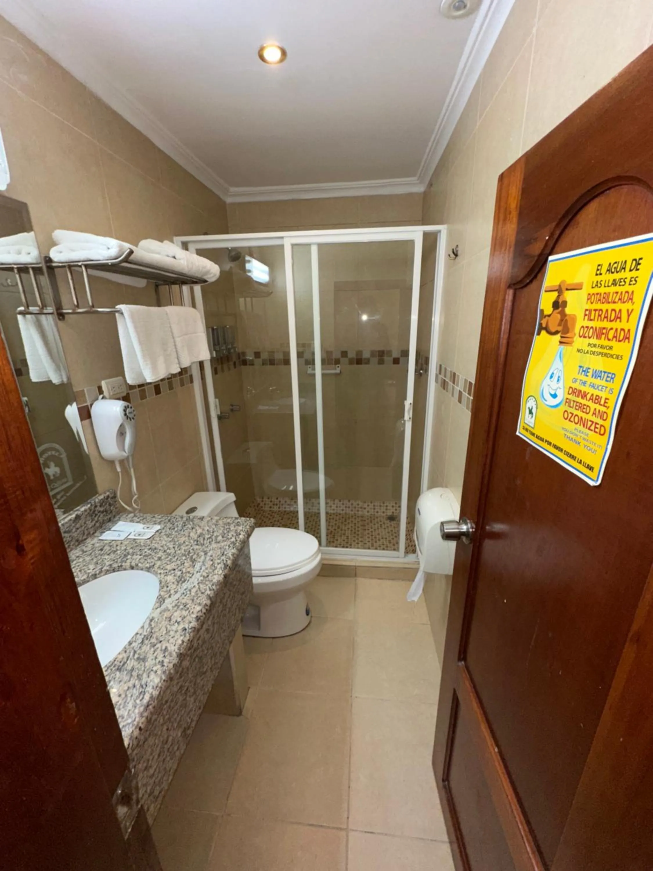 Hotel & Suites El Quijote