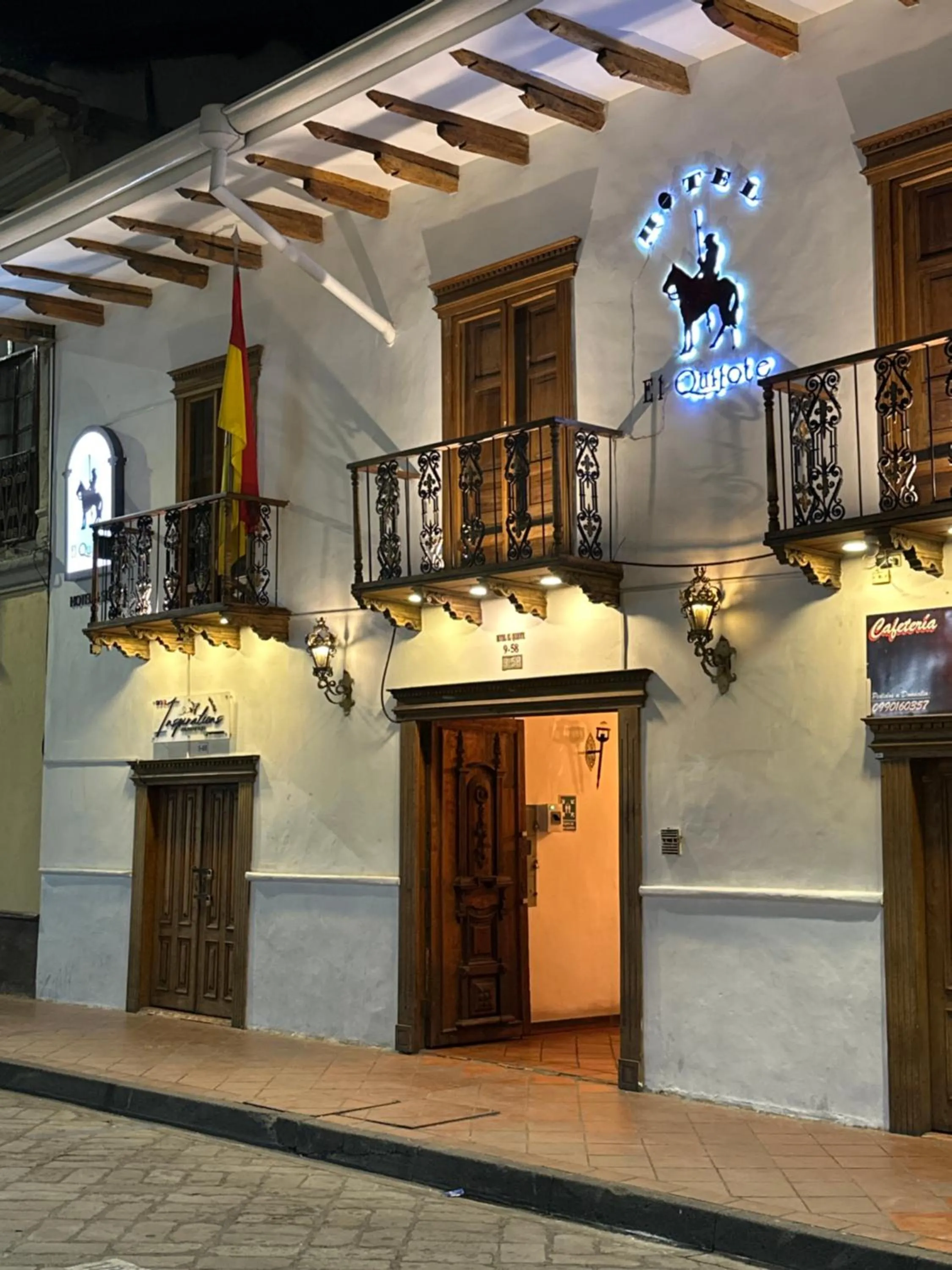 Hotel & Suites El Quijote