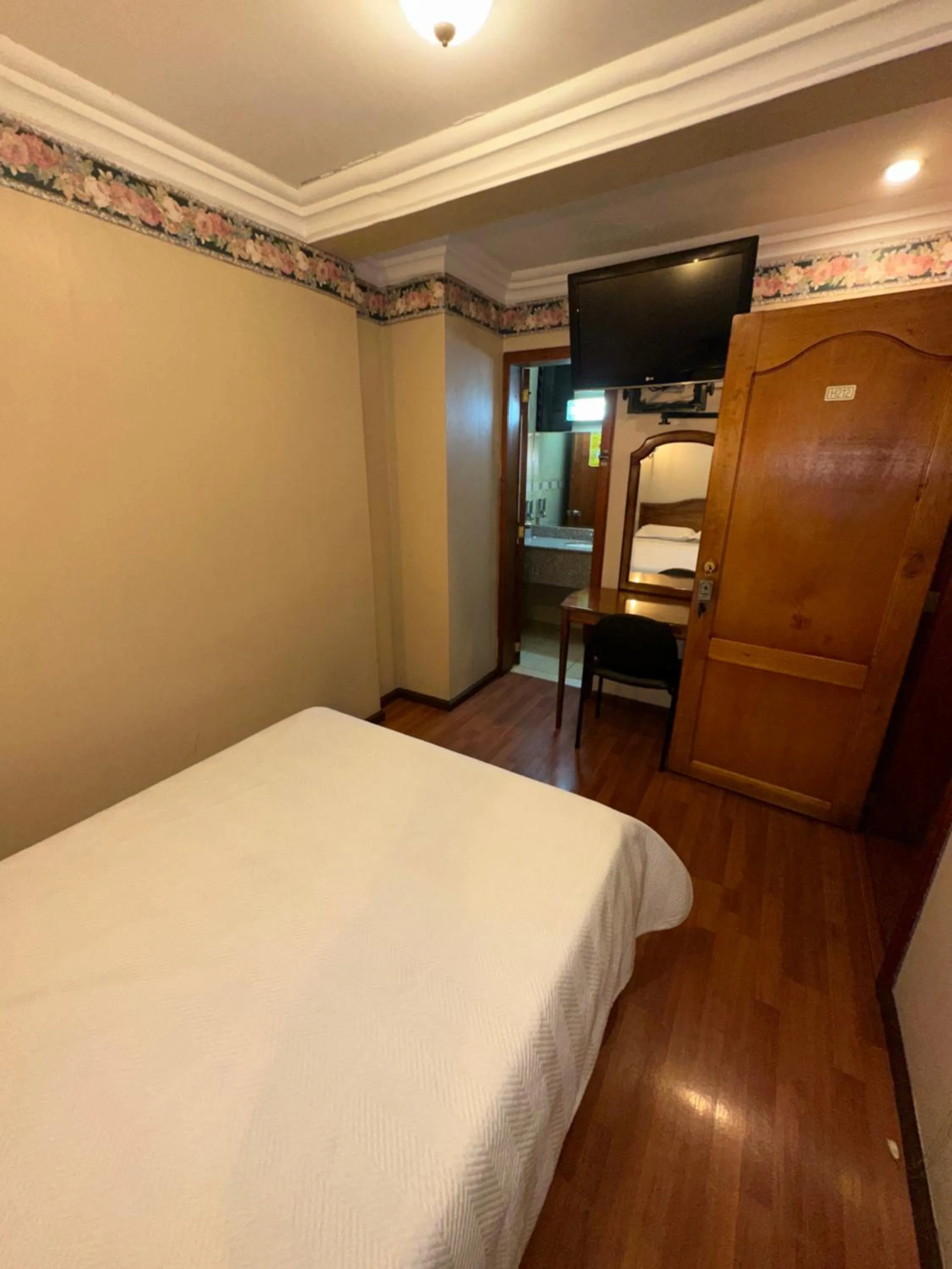 Bed in Hotel & Suites El Quijote