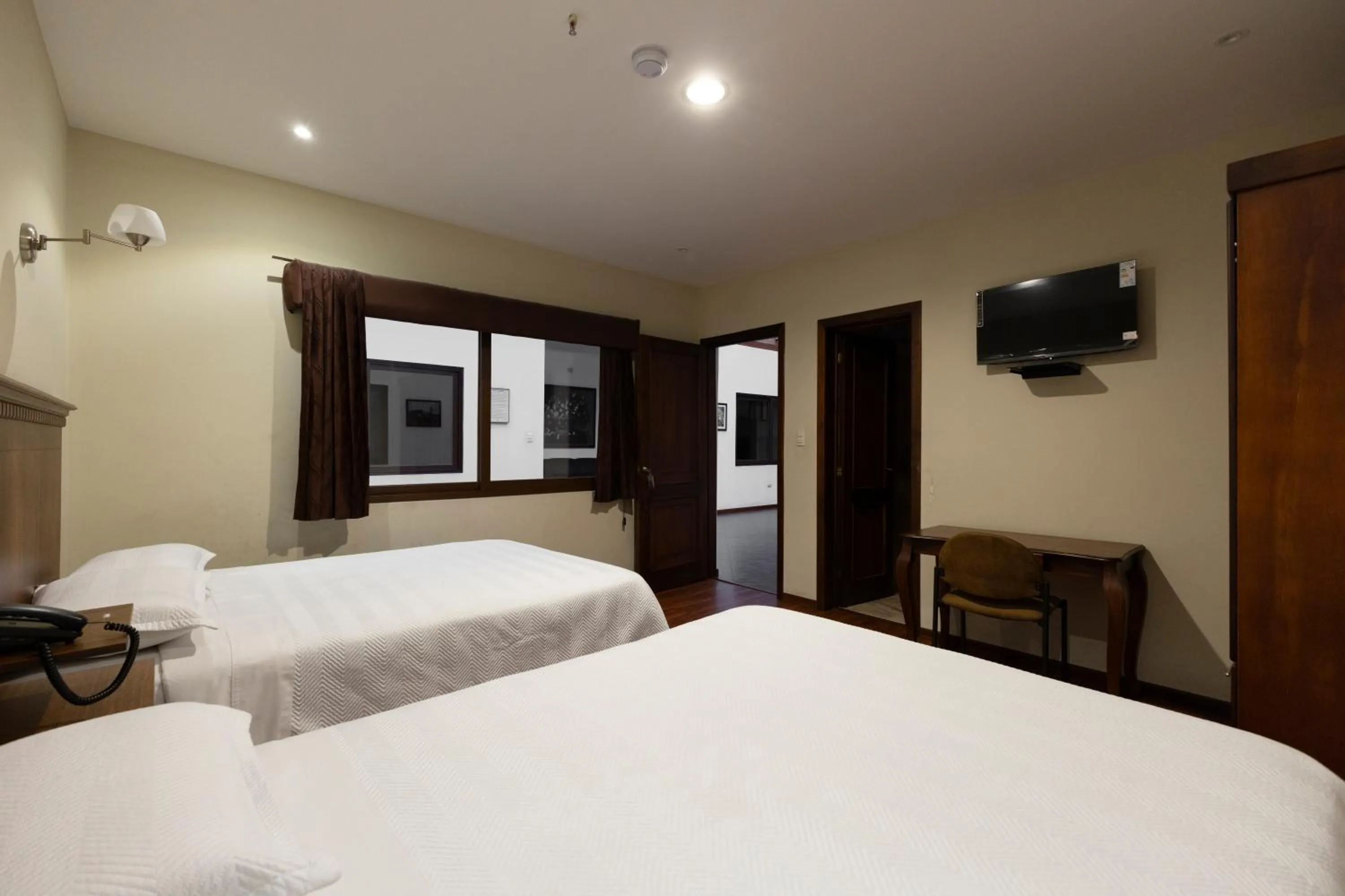 Bed in Hotel & Suites El Quijote