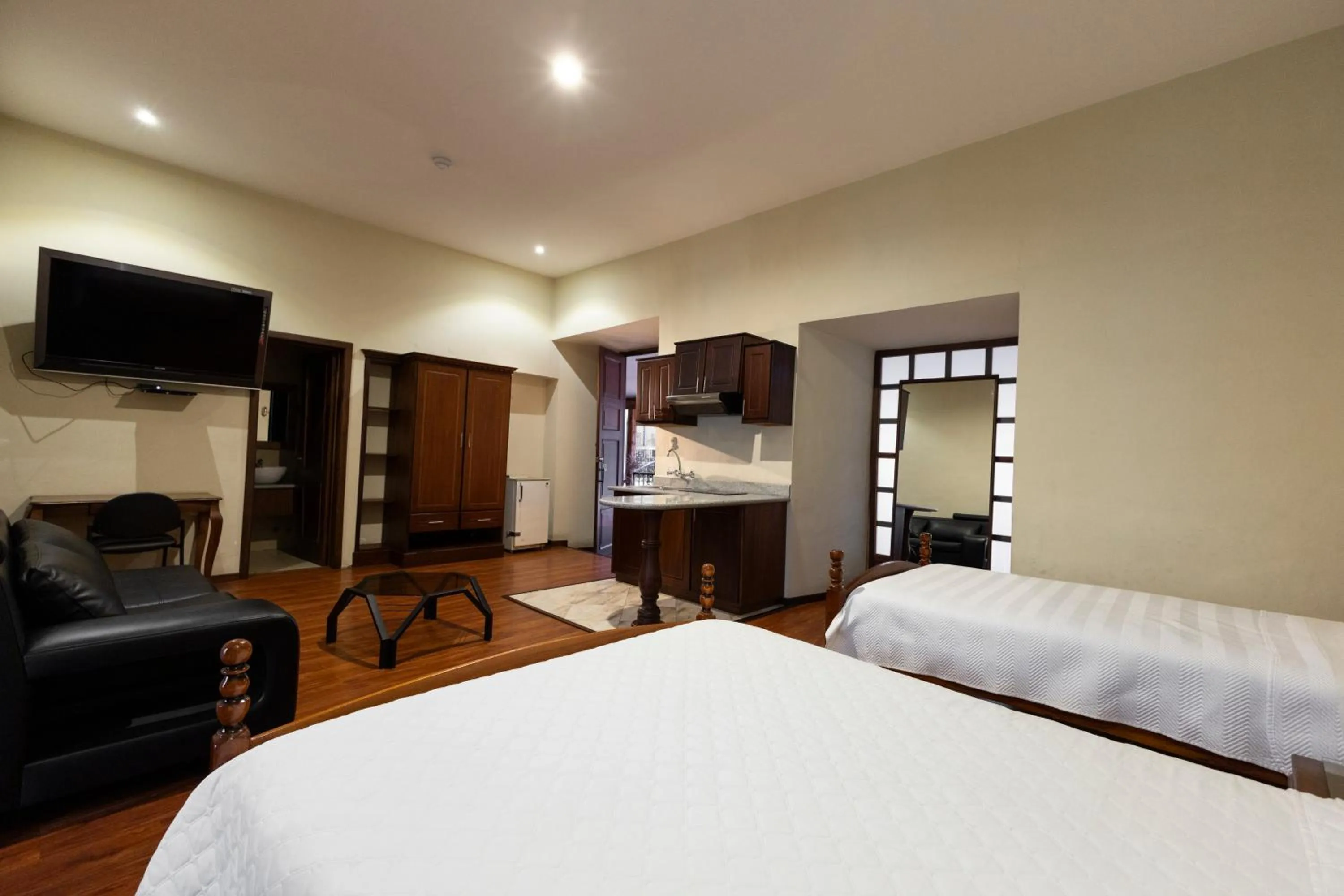 Bed in Hotel & Suites El Quijote