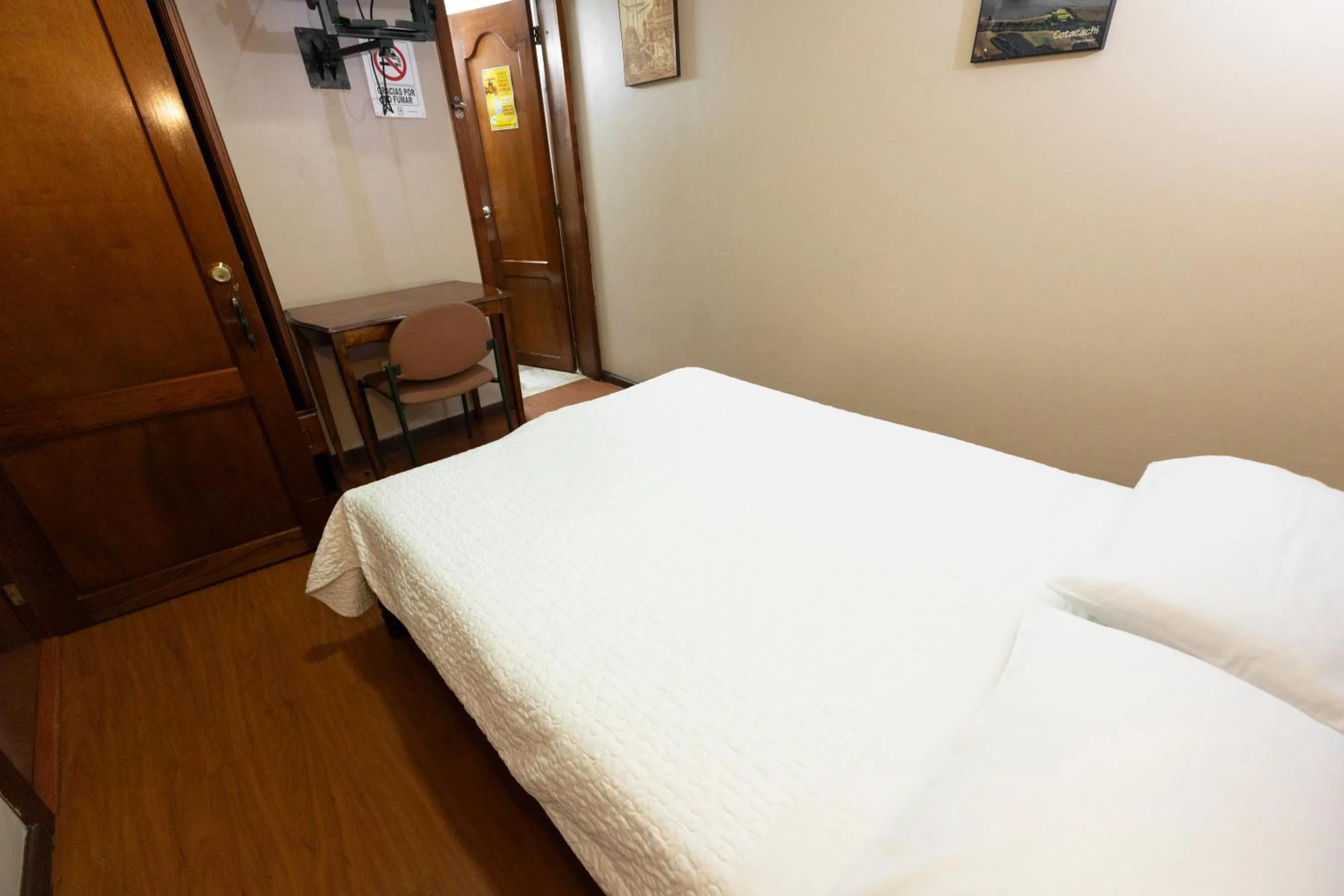 Bed in Hotel & Suites El Quijote