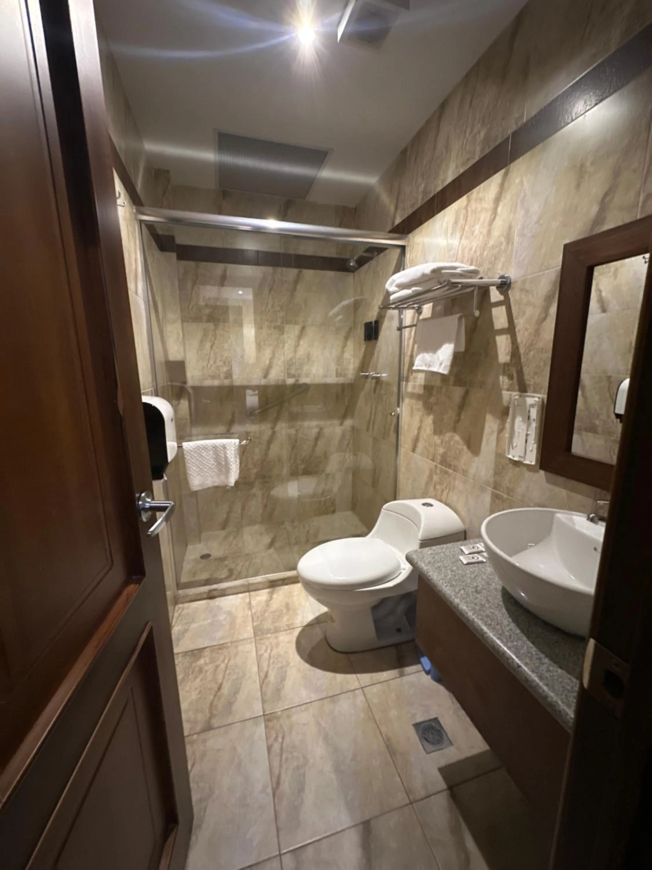 Hotel & Suites El Quijote