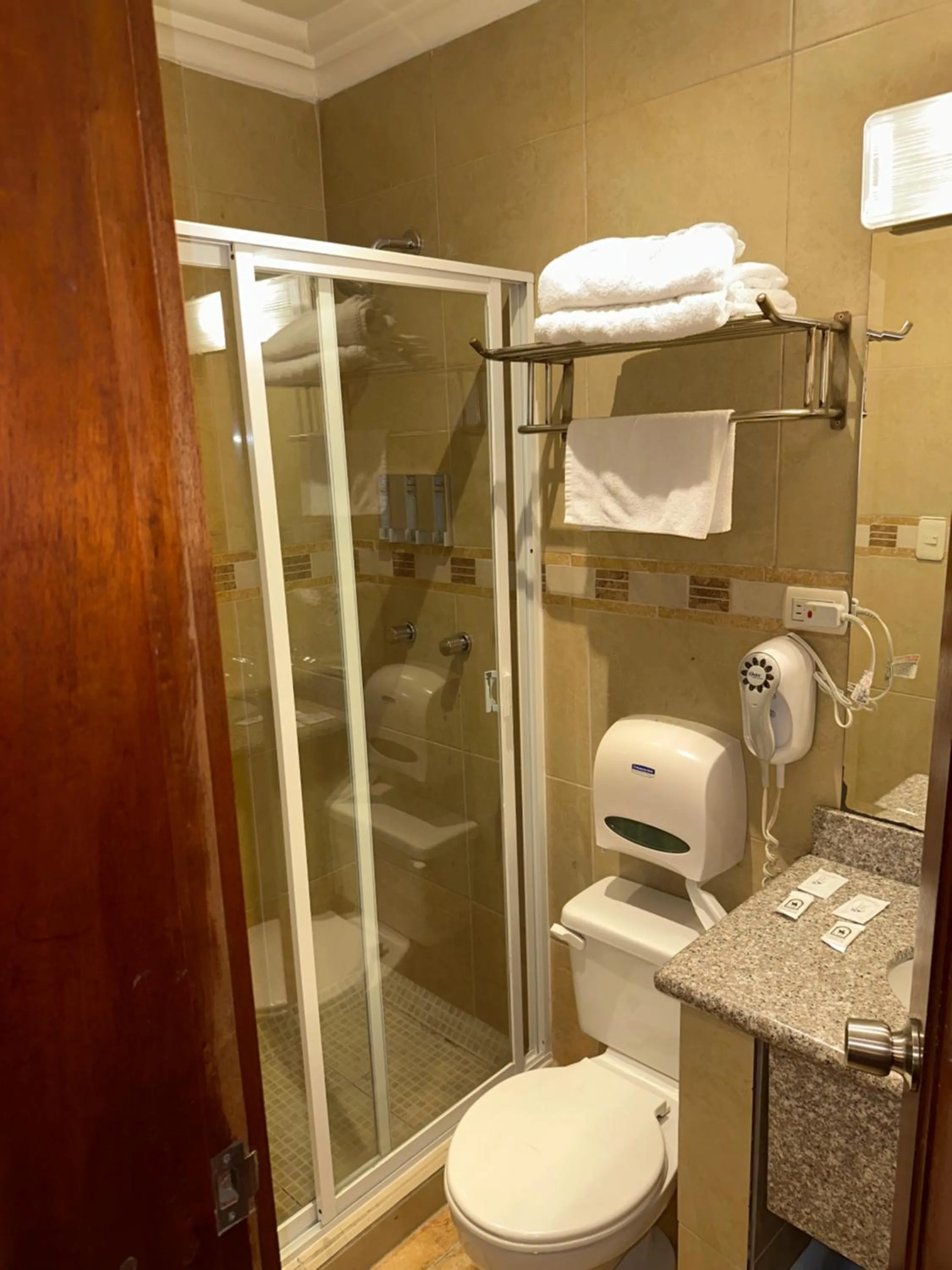 Hotel & Suites El Quijote