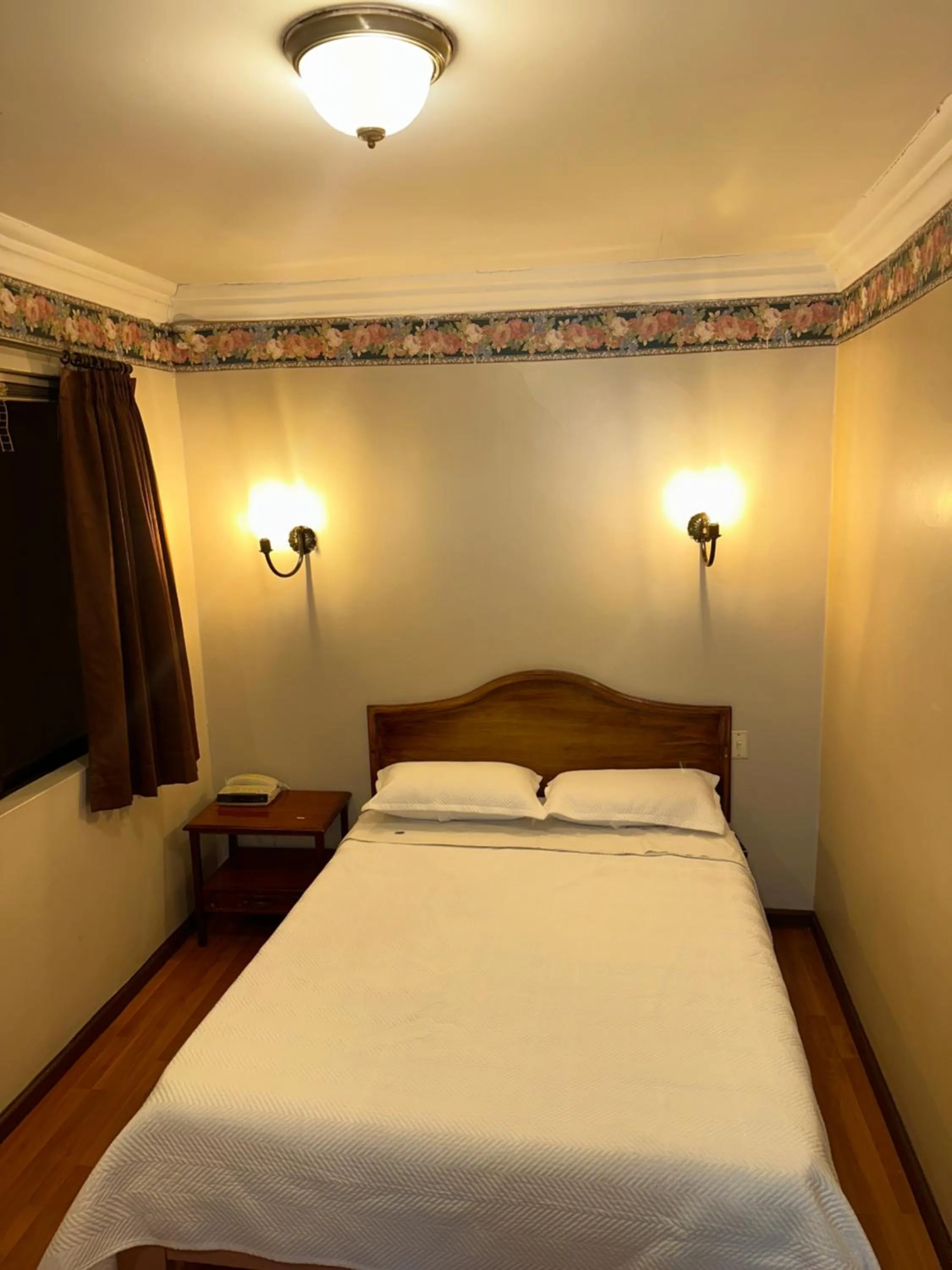 Bed in Hotel & Suites El Quijote
