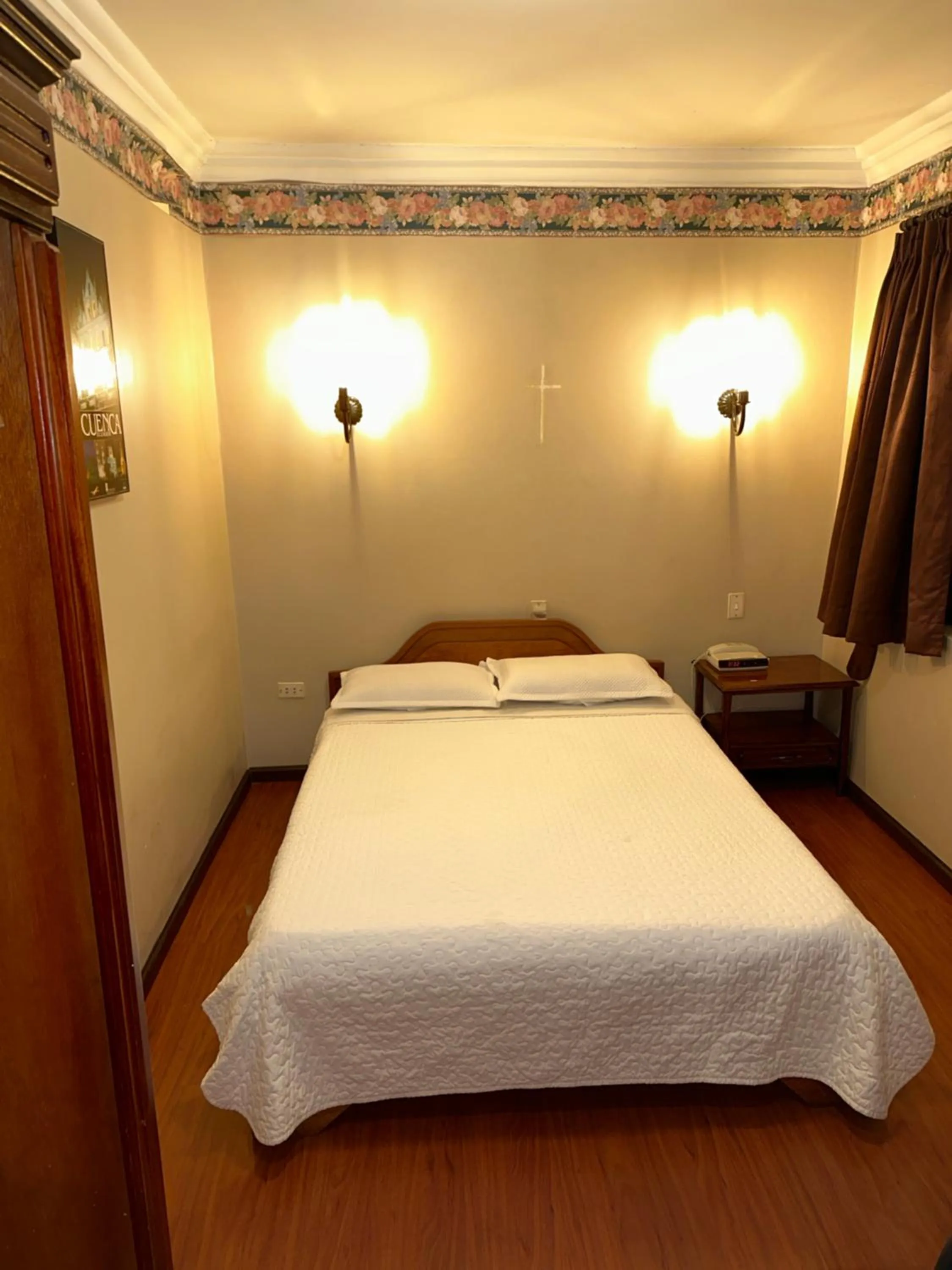 Bed in Hotel & Suites El Quijote