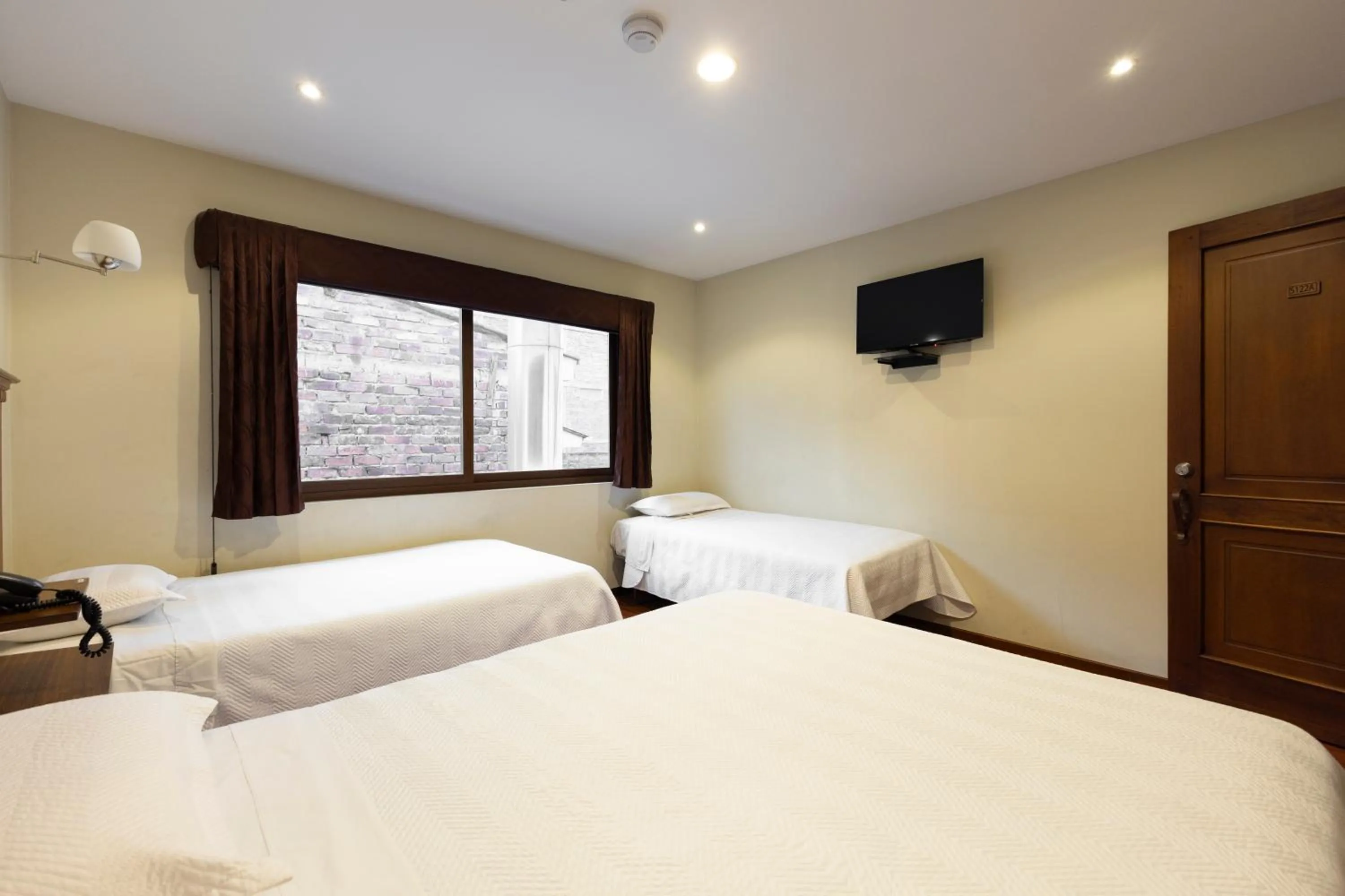 Bed in Hotel & Suites El Quijote