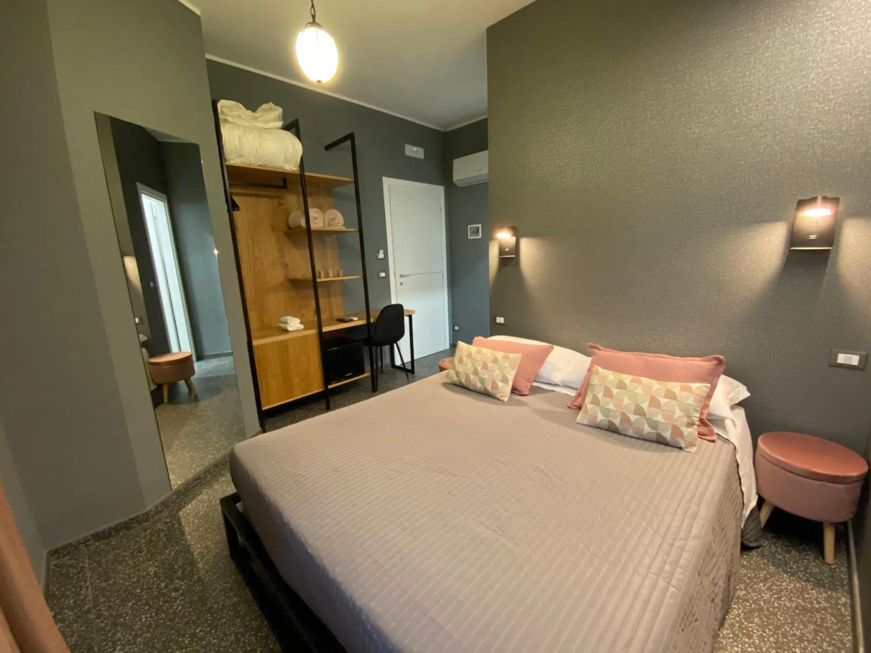 Photo of the whole room, Bed in La Taverna Antica Rooms