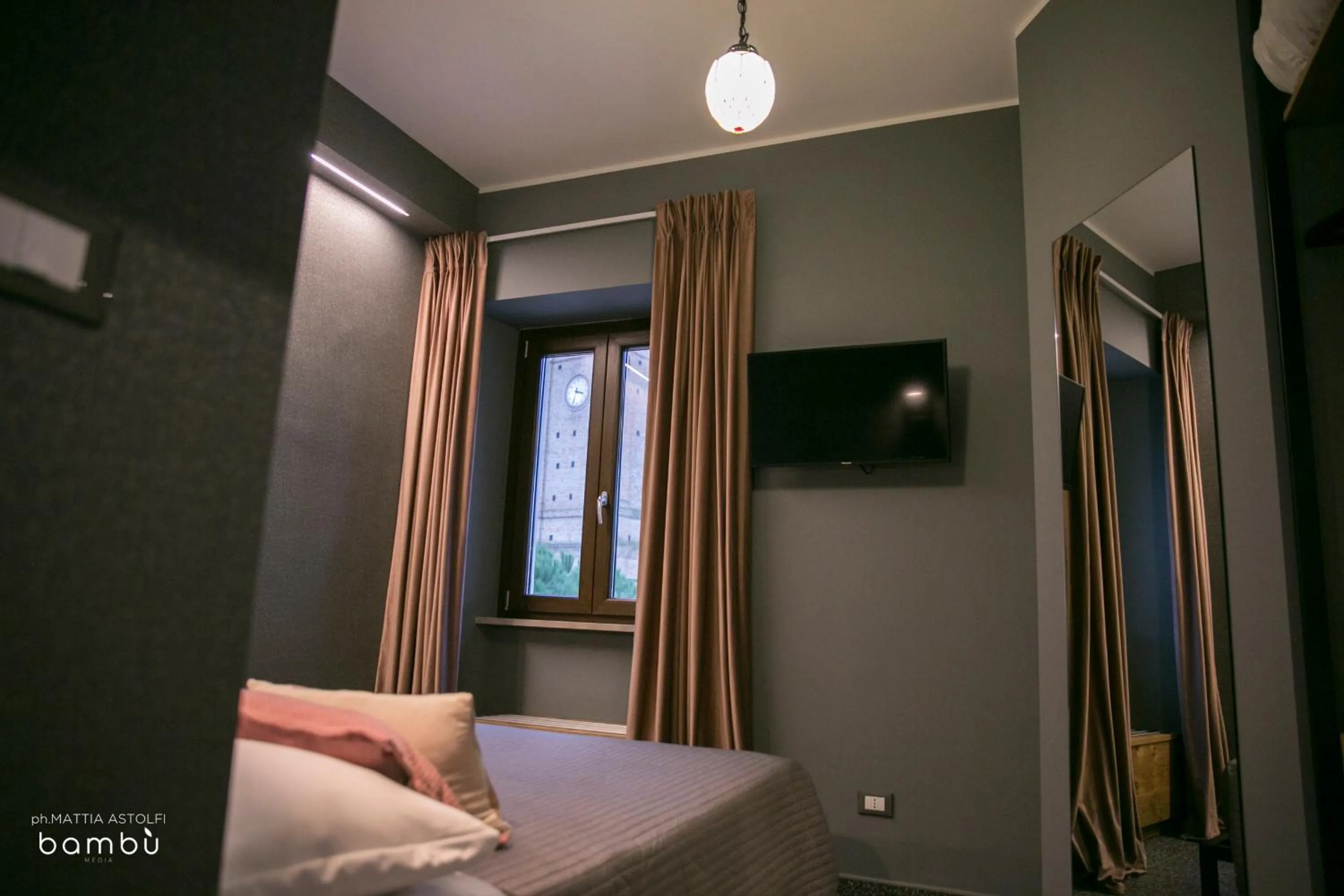 Photo of the whole room, Bed in La Taverna Antica Rooms