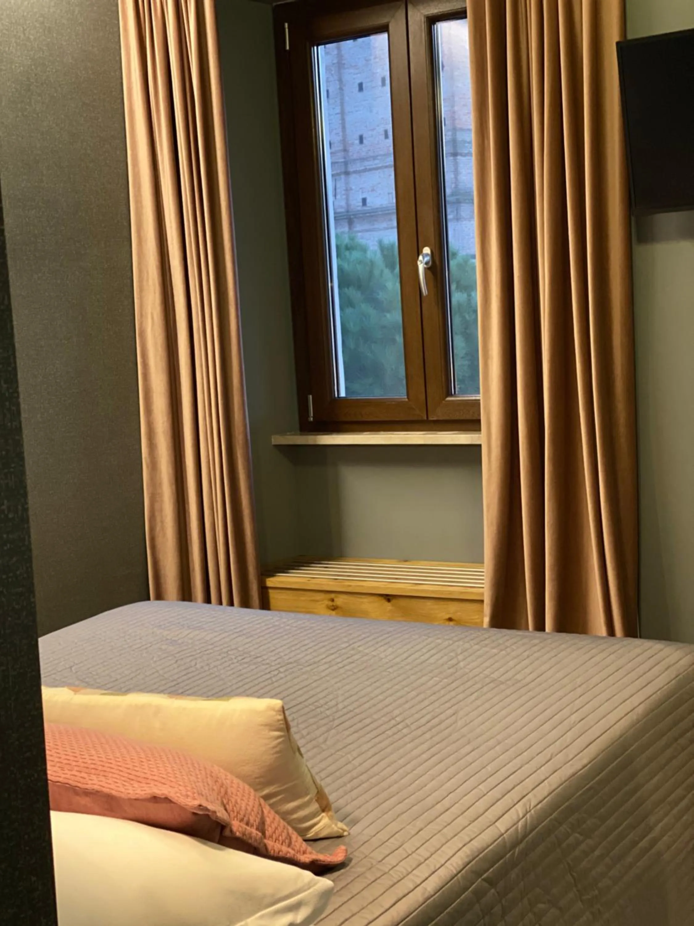 Bed in La Taverna Antica Rooms