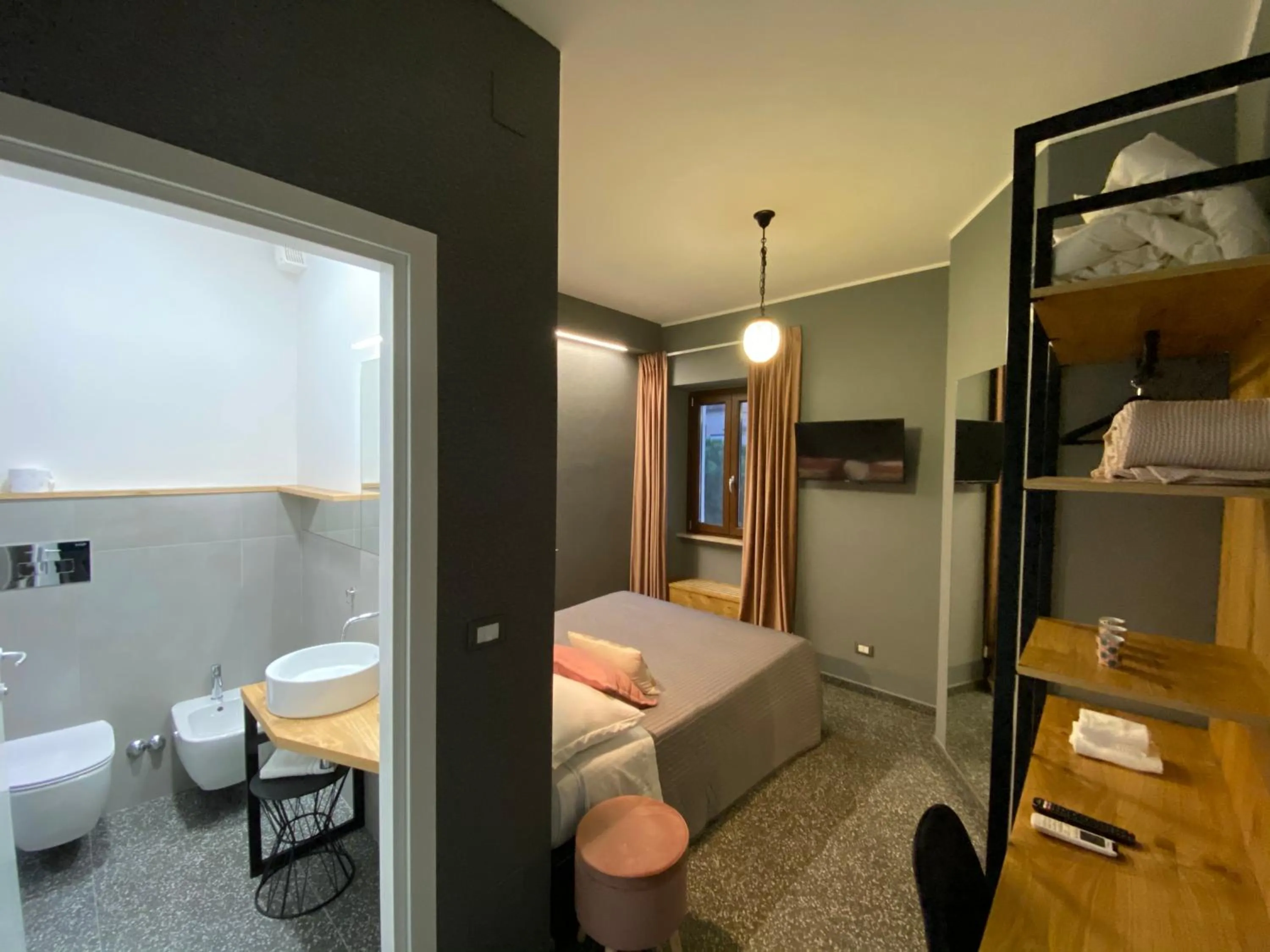 Bathroom in La Taverna Antica Rooms