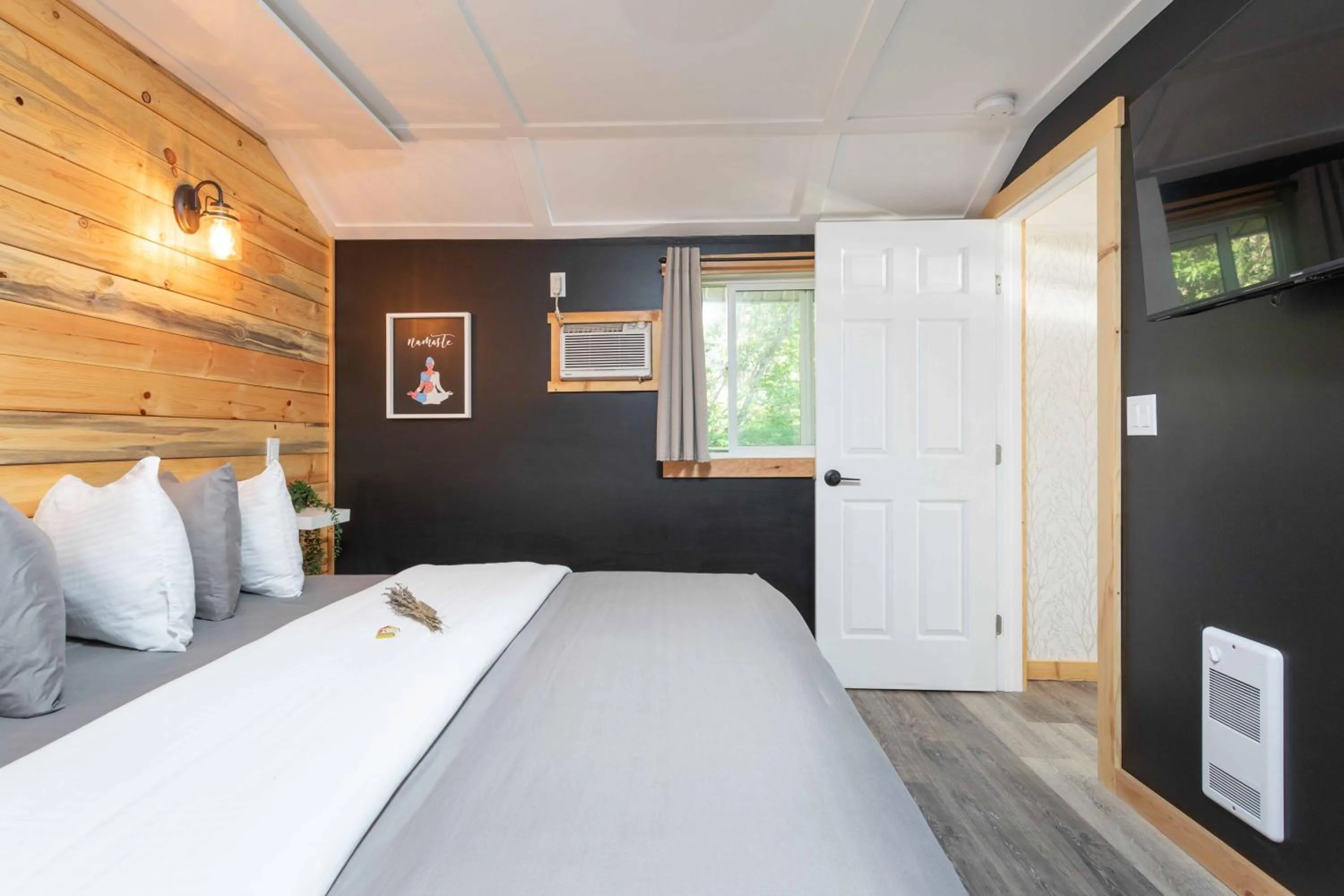 Bed in The Valley View Cabins and Event Center