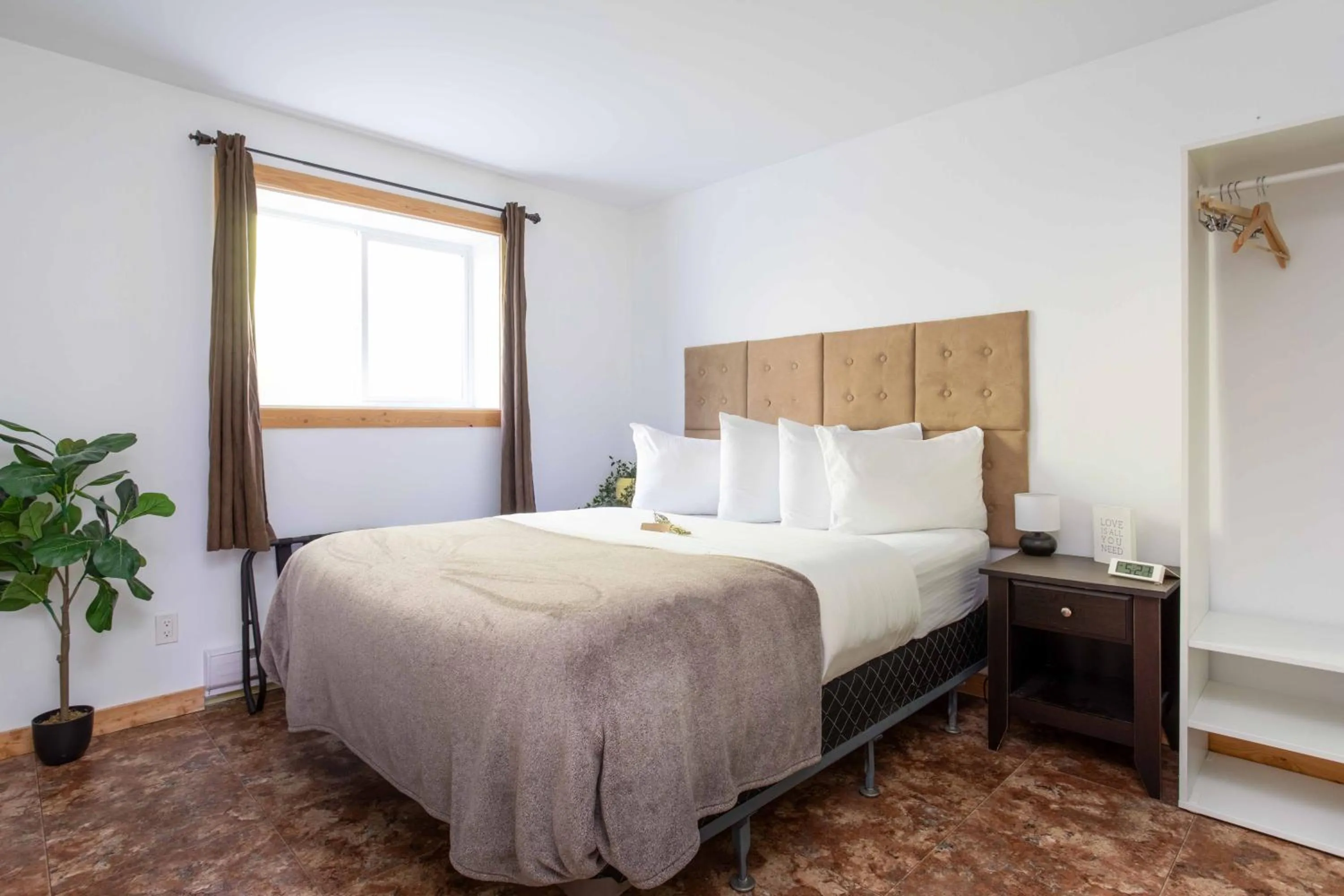 Bed in The Valley View Cabins and Event Center