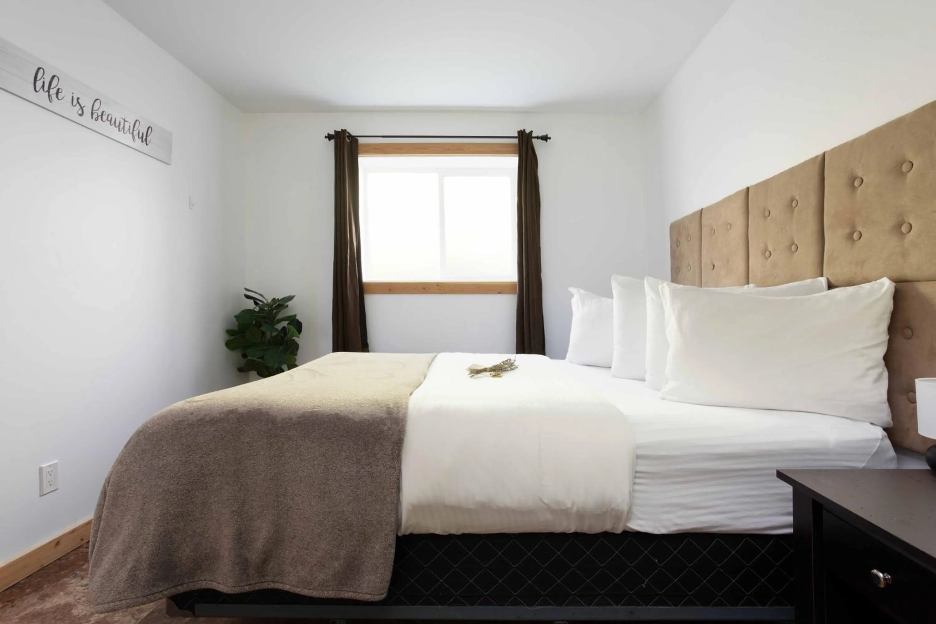 Bed in The Valley View Cabins and Event Center